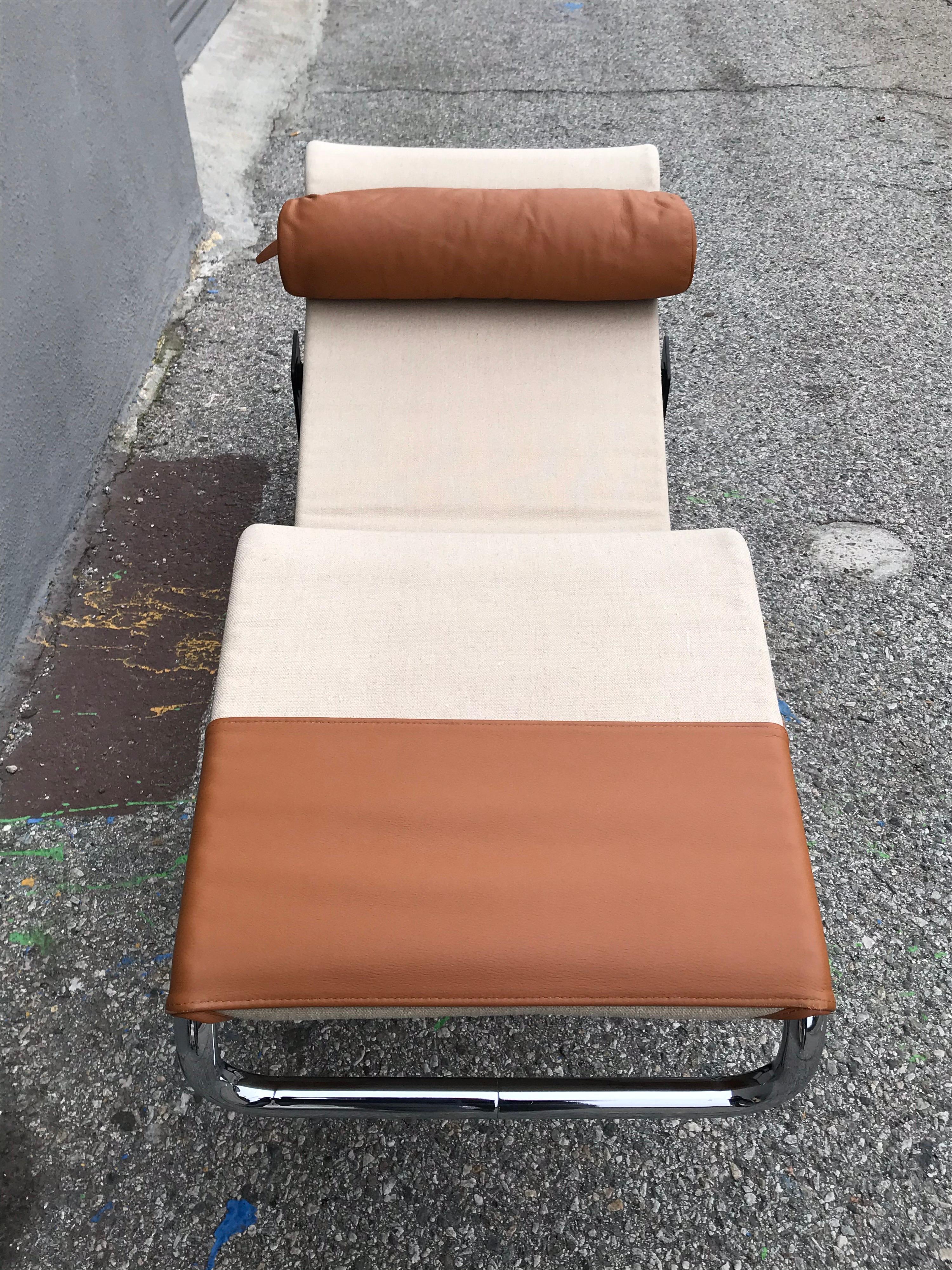 Le Corbusier Canvas and Leather Chaise Longue by Cassina In Good Condition In Los Angeles, CA