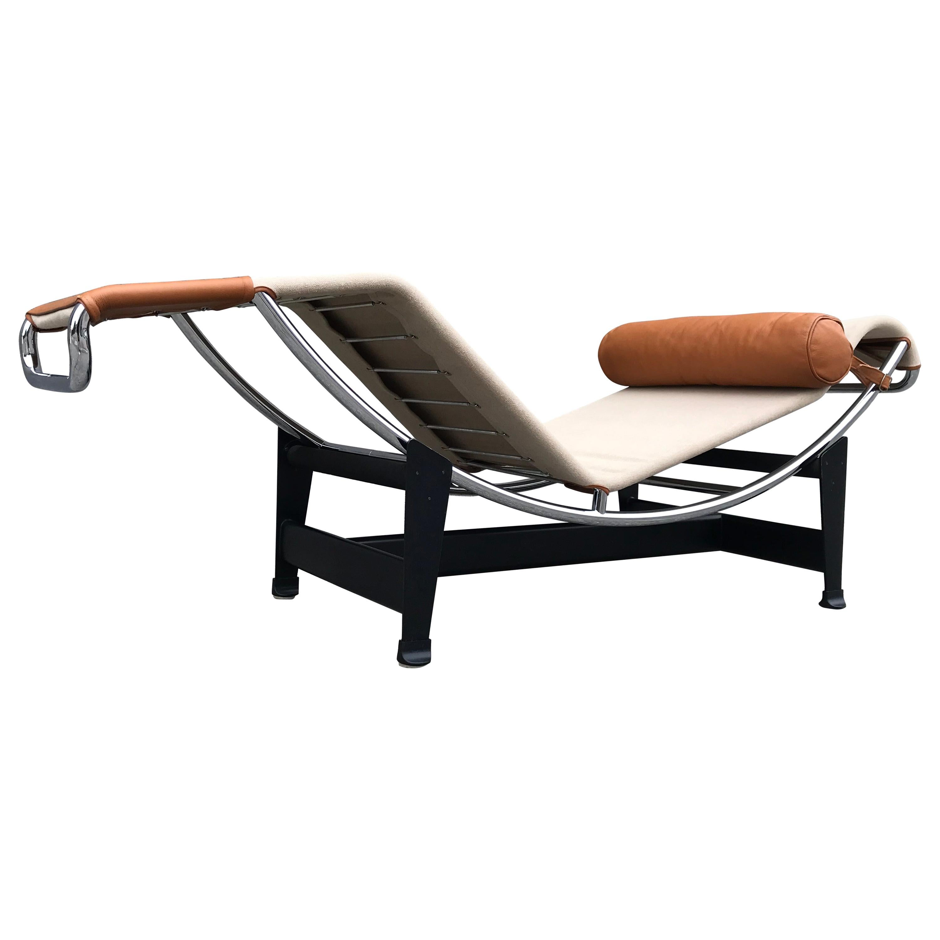 Le Corbusier Canvas and Leather Chaise Longue by Cassina