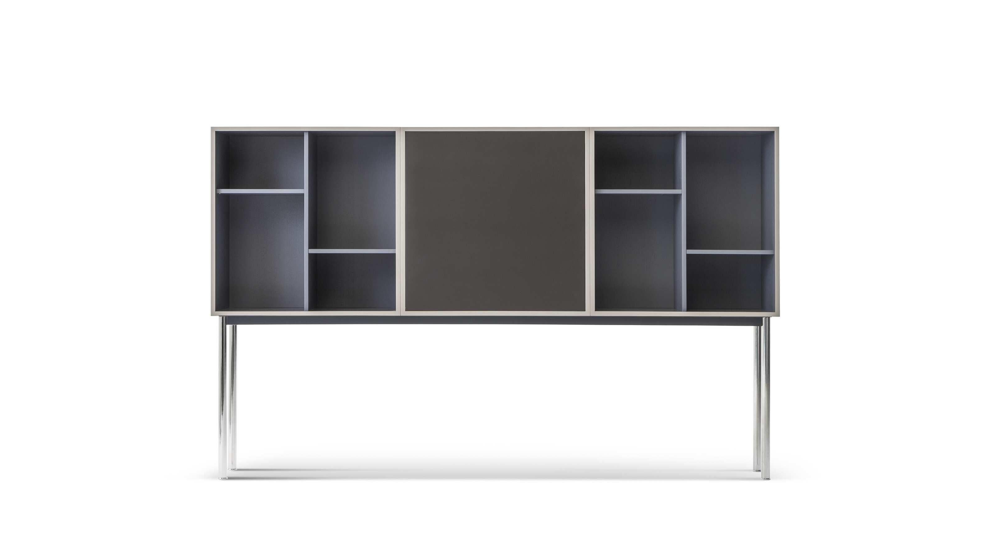 Meuble de rangement P.E.N standard Casiers de Le Corbusier pour Cassina

Grâce à leurs caractéristiques uniques et intemporelles, ces armoires modulaires combinables sont capables d'organiser architecturalement n'importe quelle pièce, de contenir