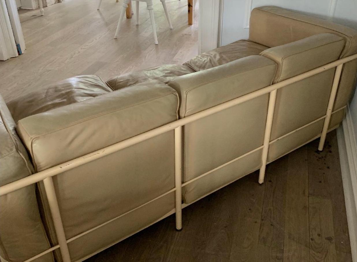 Gorgeous vintage authentic Le Corbusier LC2 three- seat sofa in Creamy 