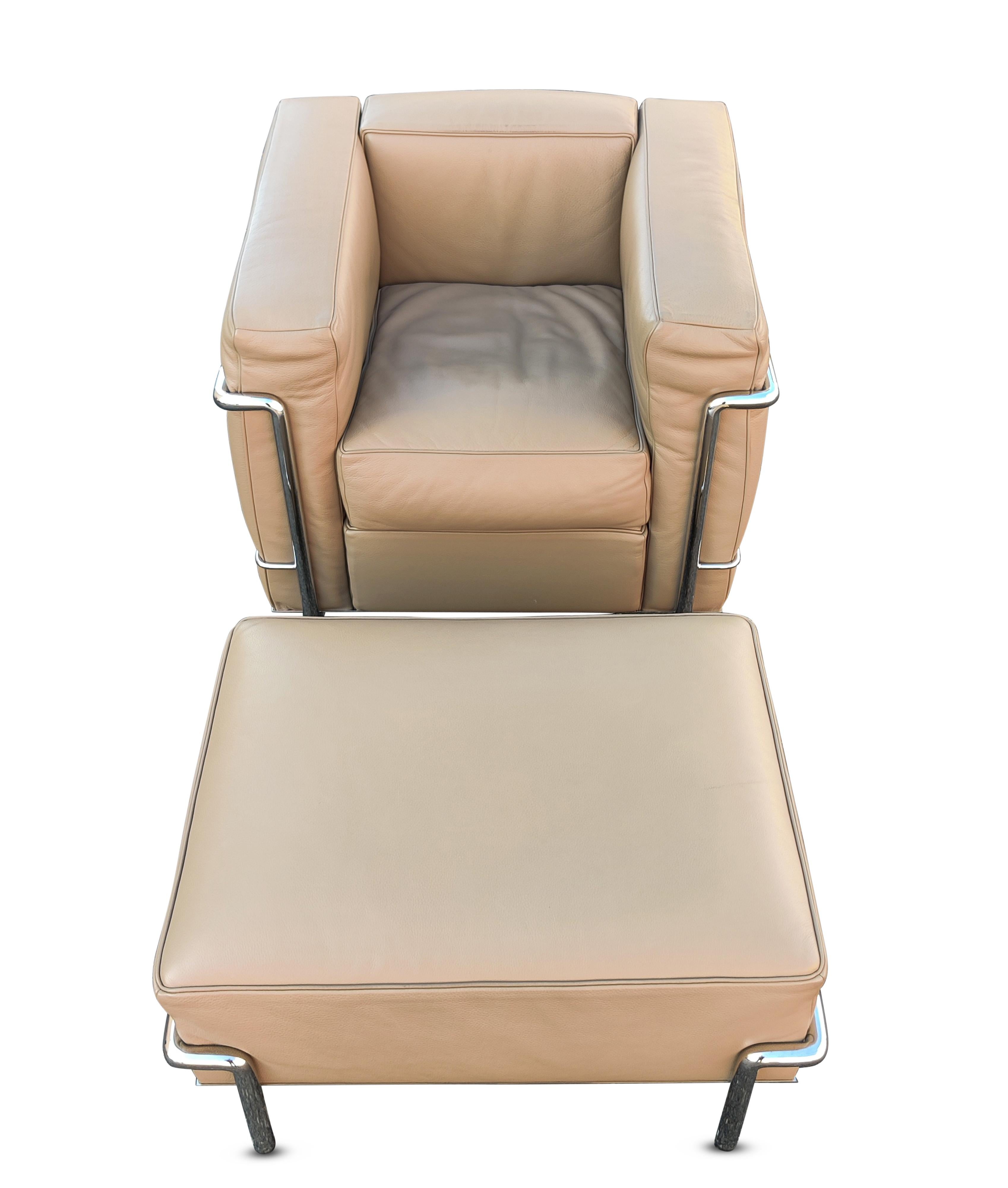 Le Corbusier - Cassina Gray Beige Petit Confort LC2 Club Lounge Chair + Ottoman In Good Condition In Philadelphia, PA