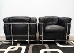 Le Corbusier & Cassina – Sesselpaar LC2 aus schwarzem Leder, Paar