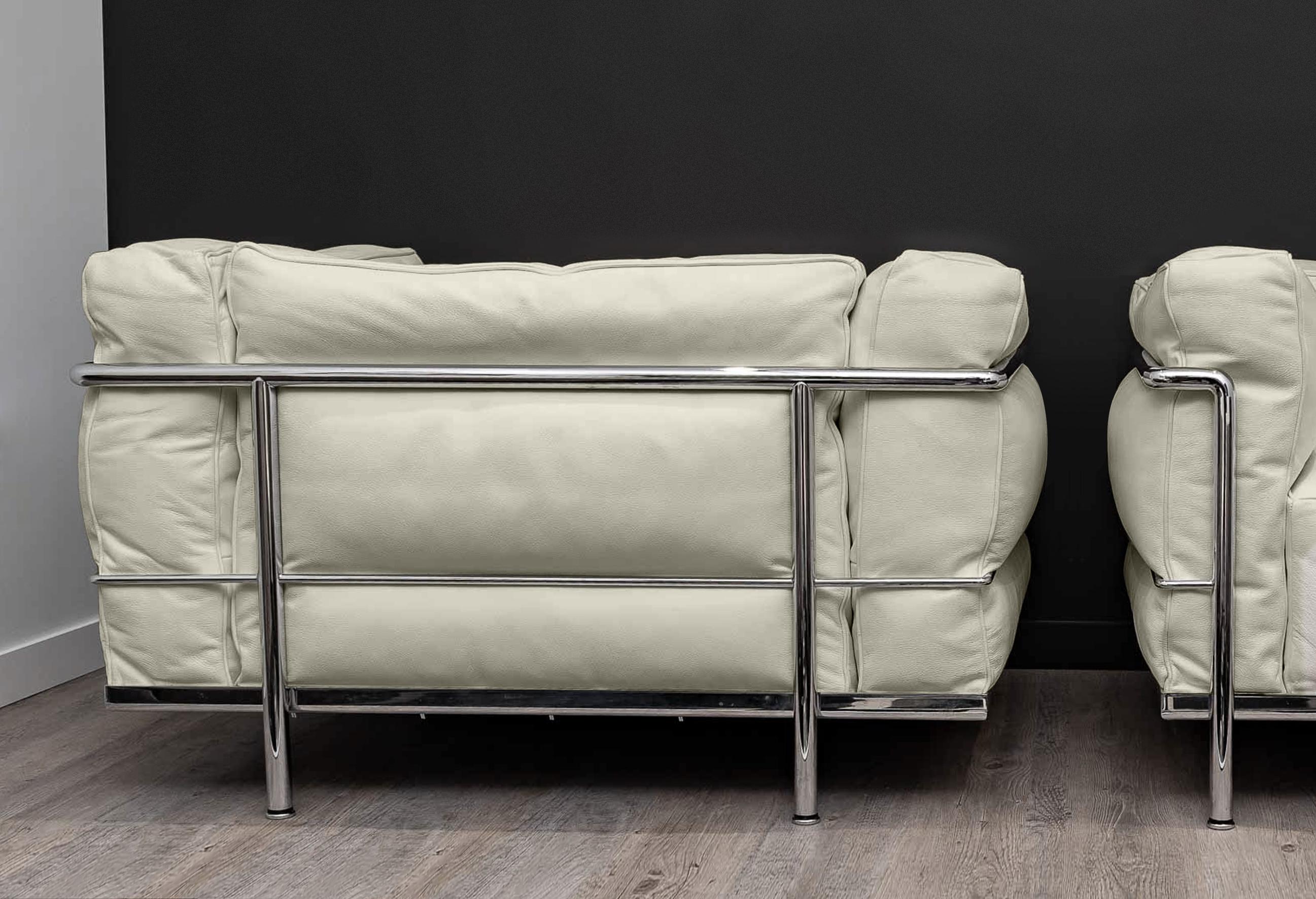 Art Deco Le Corbusier & Cassina - Pair Of Armchairs Lc3 Feather Chalk Leather
