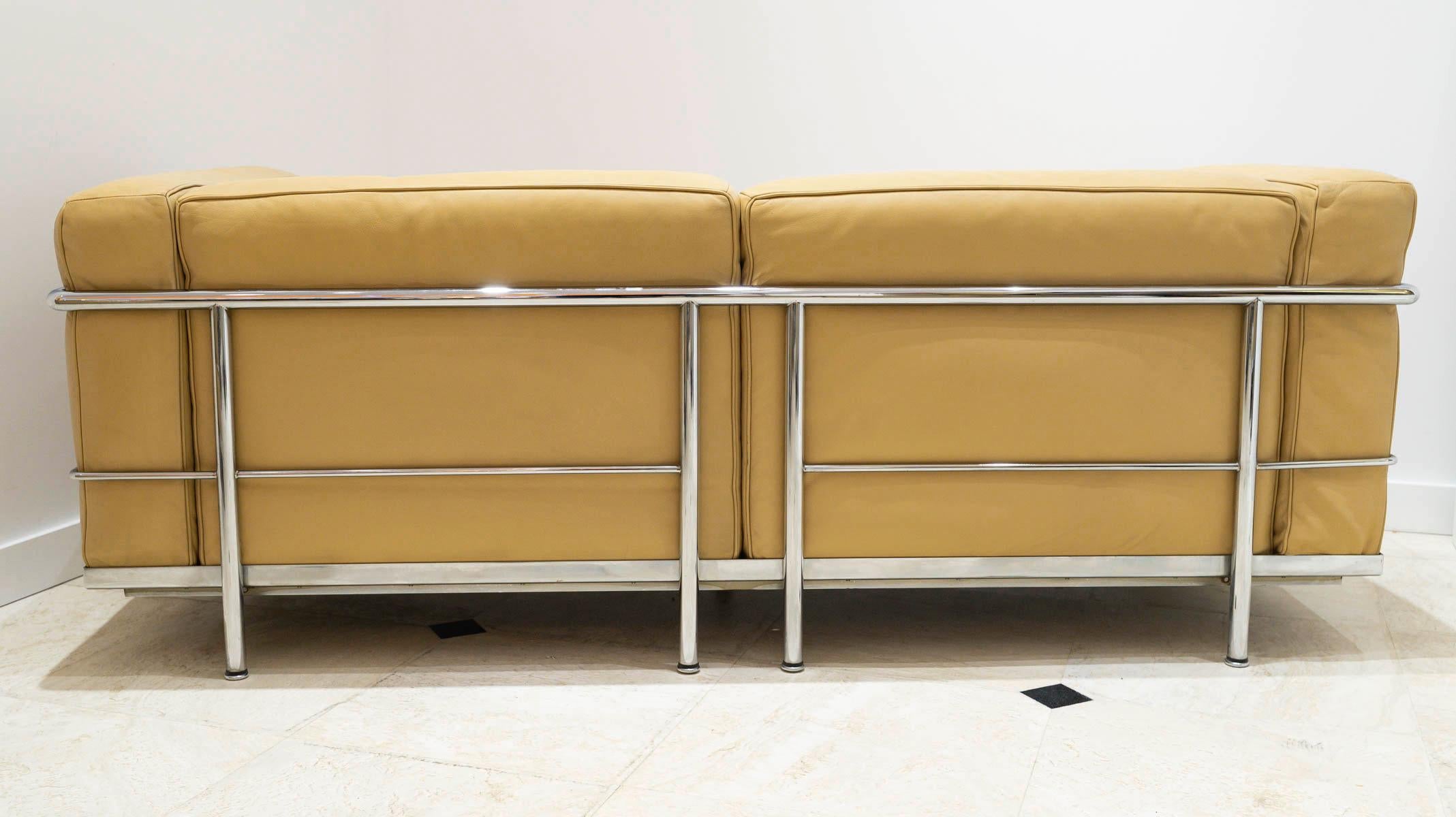 Français Le Corbusier & Cassina - Canapé LC3 Cuir or camel en vente