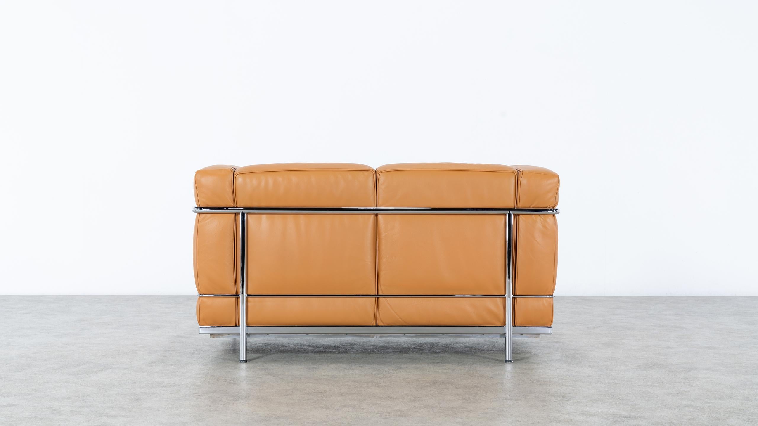 Le Corbusier Ch. Perriand LC2 Sofa Cassina in Cognac Leather, Signed & Stamped In Good Condition In Munster, NRW