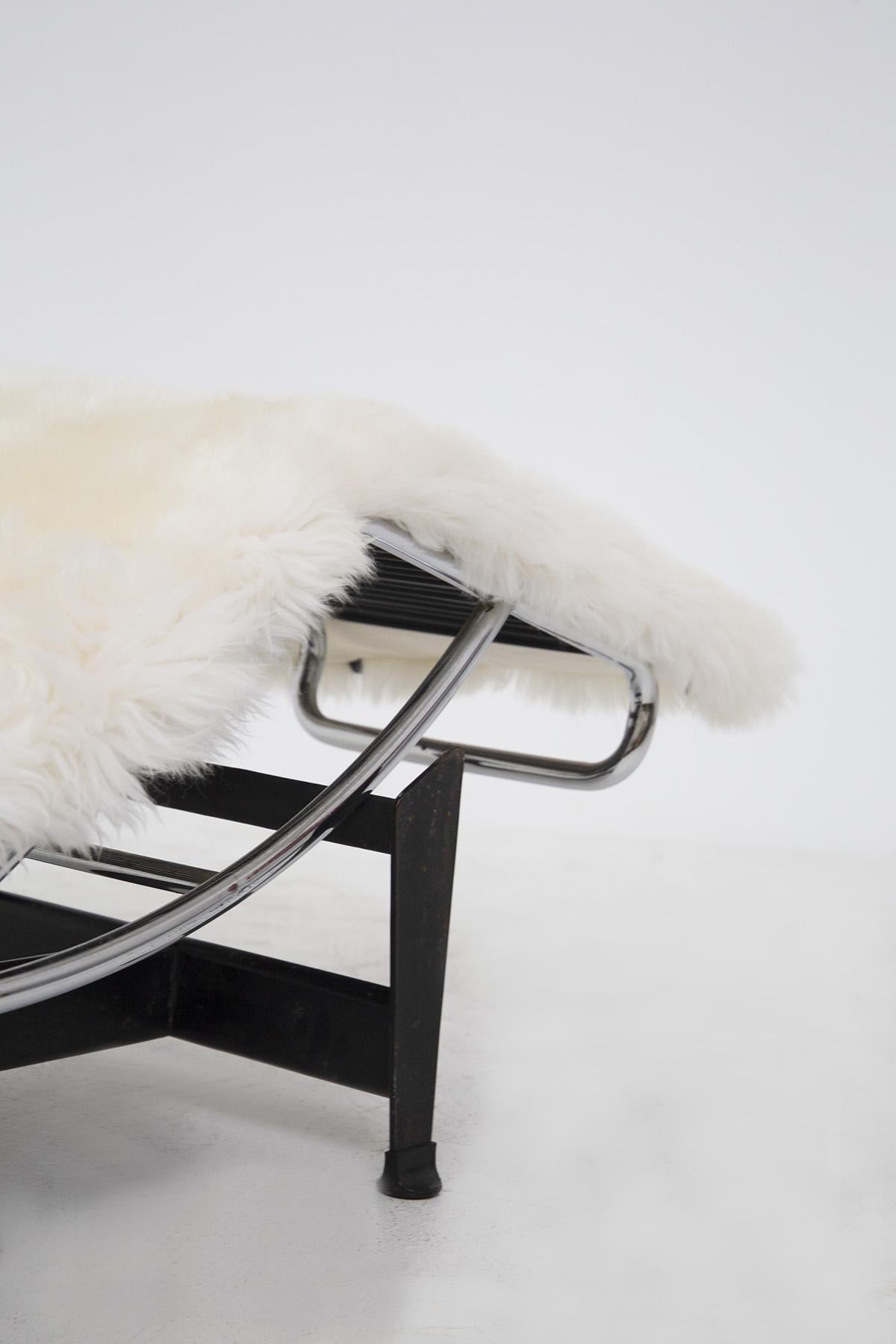 Le Corbusier Chaise Longue in Fur LC4, C. Perriand, P. Jeanneret for Cassina 4