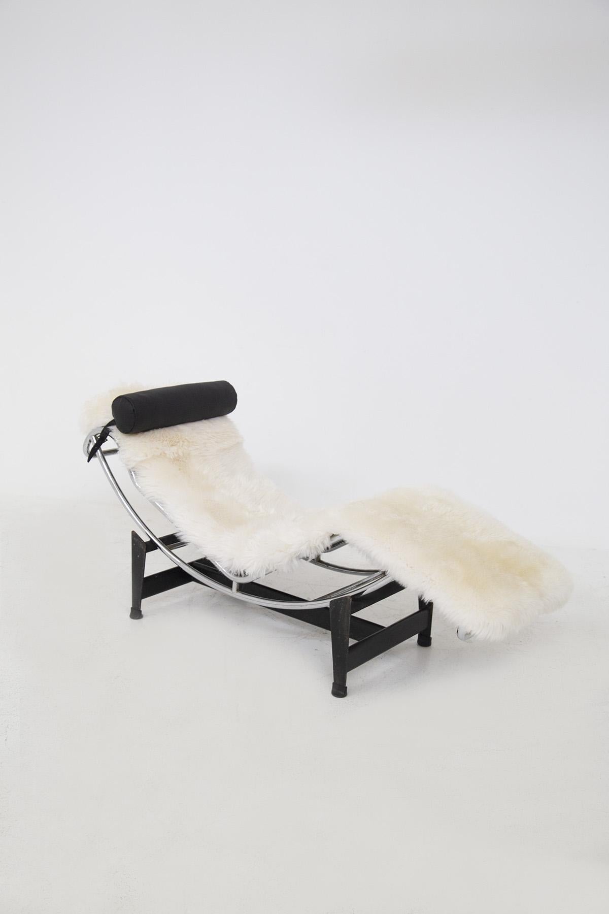 Mid-Century Modern Le Corbusier Chaise Longue in Fur LC4, C. Perriand, P. Jeanneret for Cassina