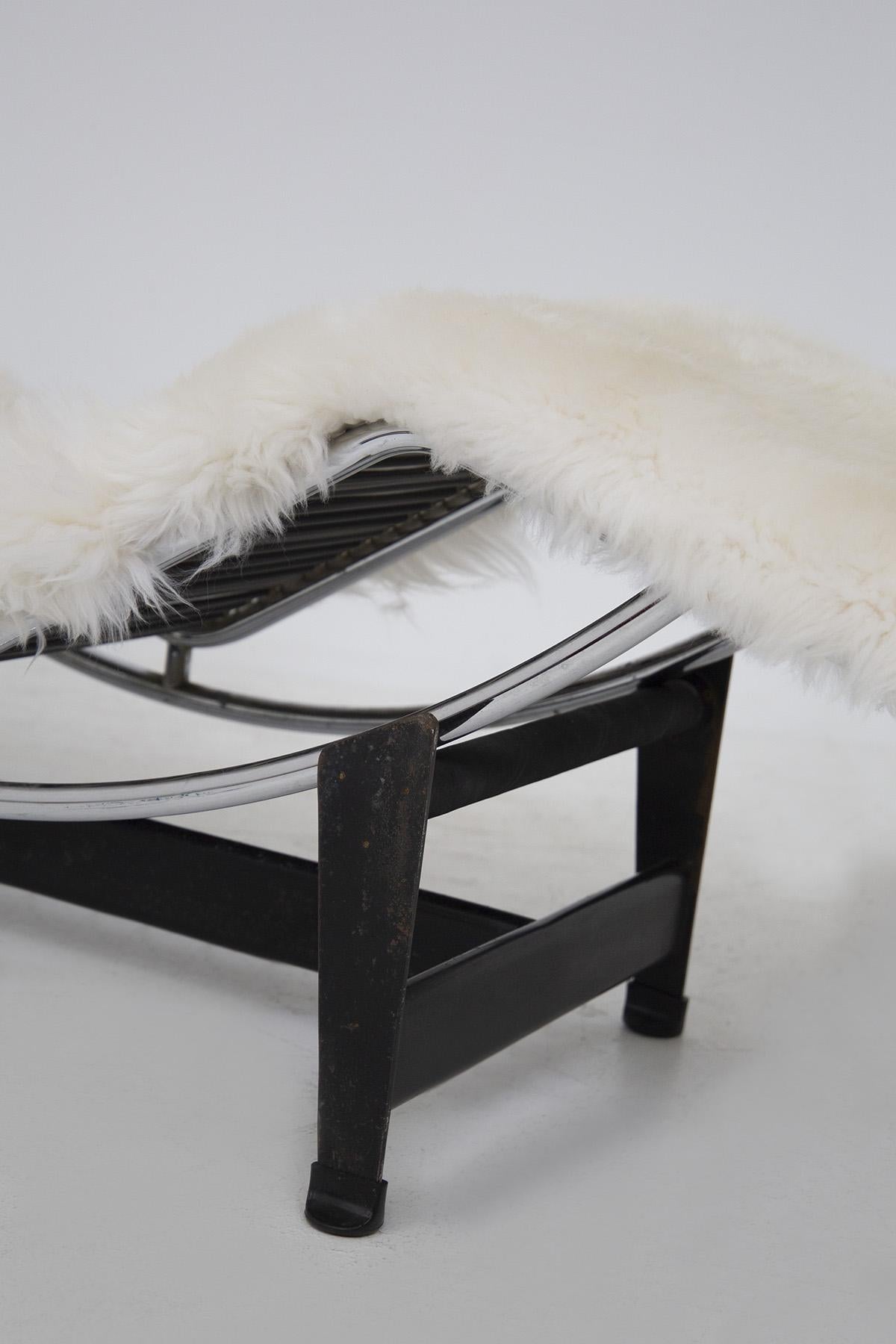 Le Corbusier Chaise Longue in Fur LC4, C. Perriand, P. Jeanneret for Cassina In Good Condition In Milano, IT