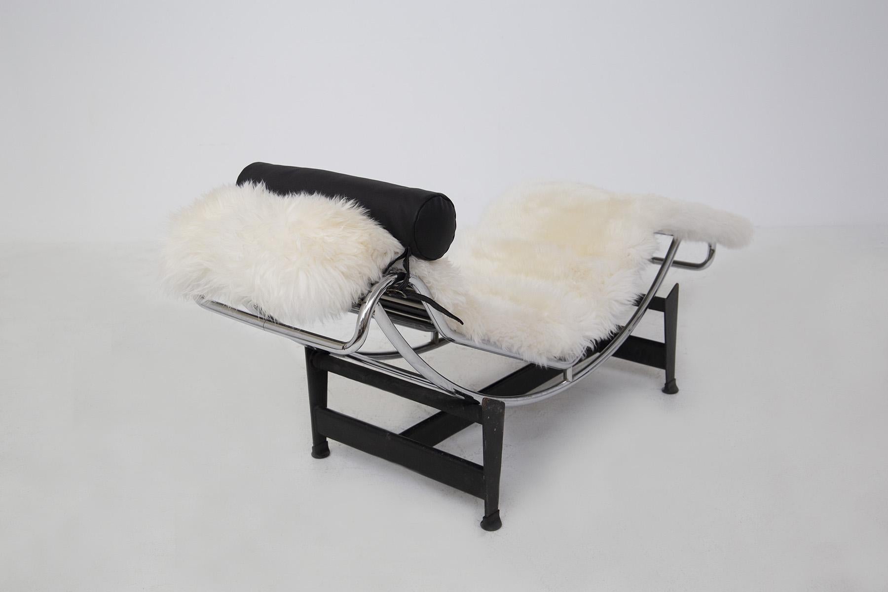 Le Corbusier Chaise Longue in Fur LC4, C. Perriand, P. Jeanneret for Cassina 1