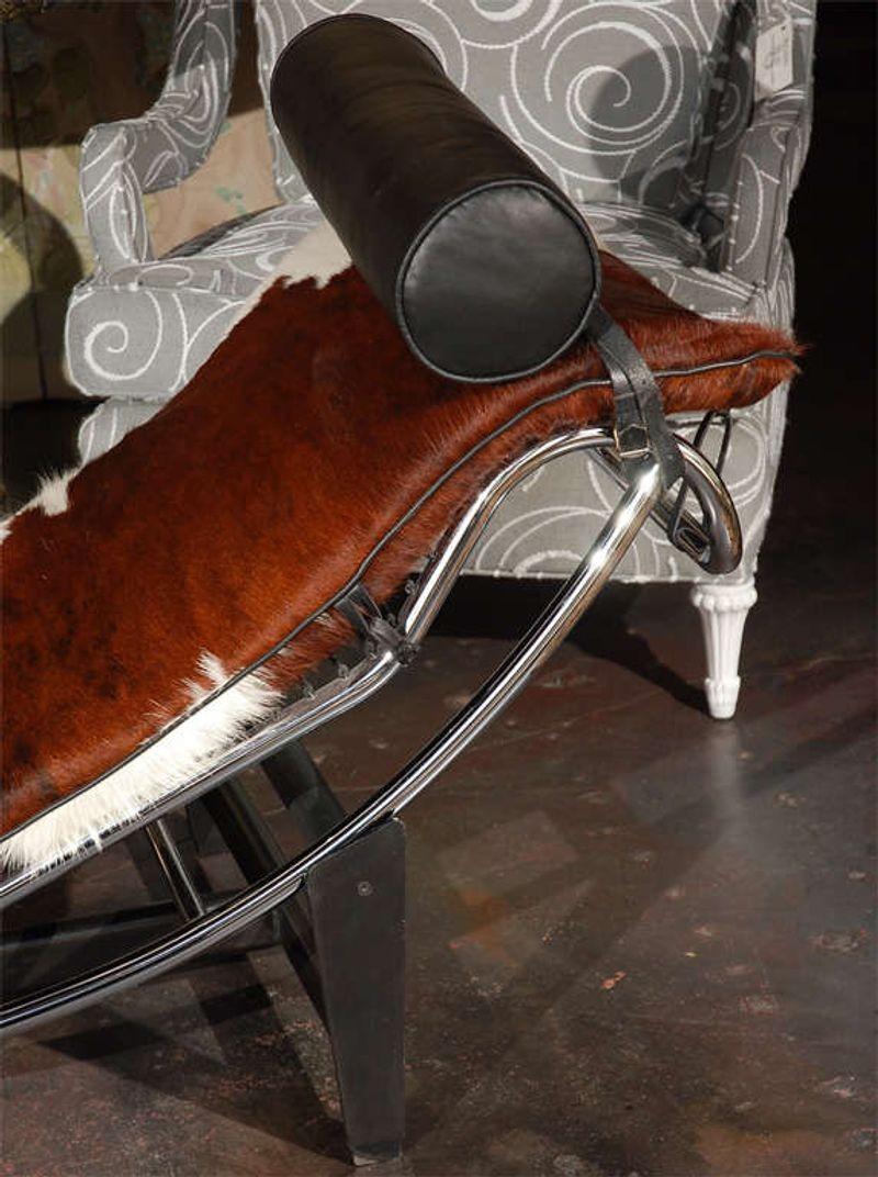 Chrome, metal and pony skin chaise lounge designed by Le Corbusier in 1929. (Model LC4)

*Reproduced by Cassina
 
Dimensions:
33.5