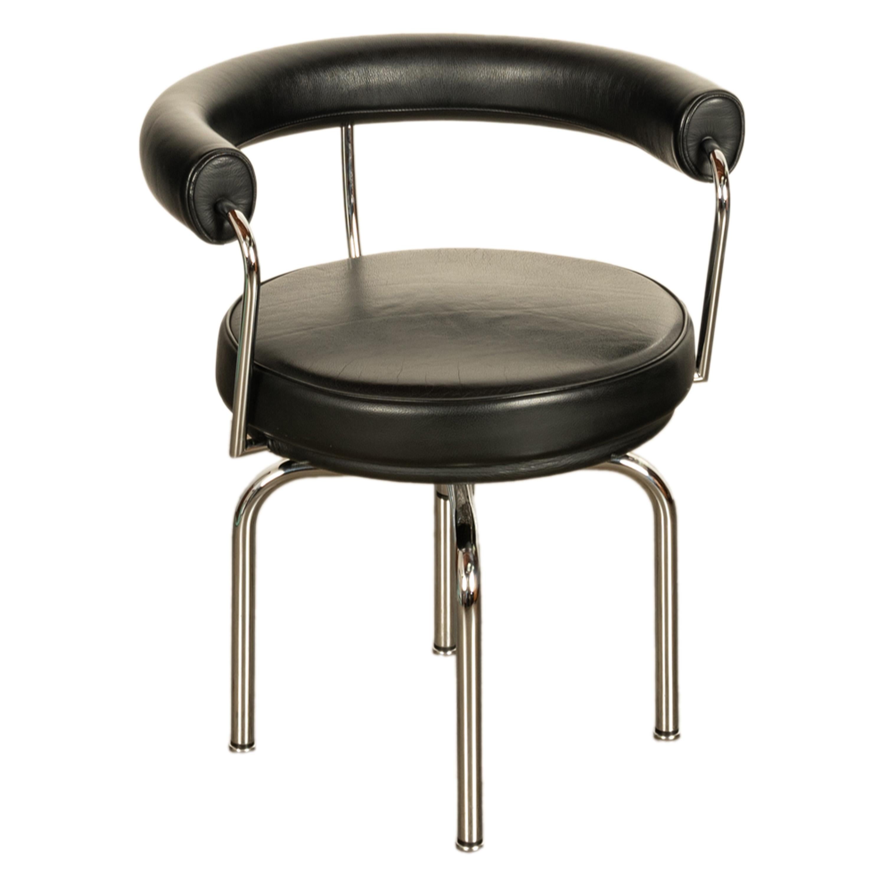 Le Corbusier Charlotte Perriand LC 7 Black Leather Swivel Chair by Cassina 1980s 4