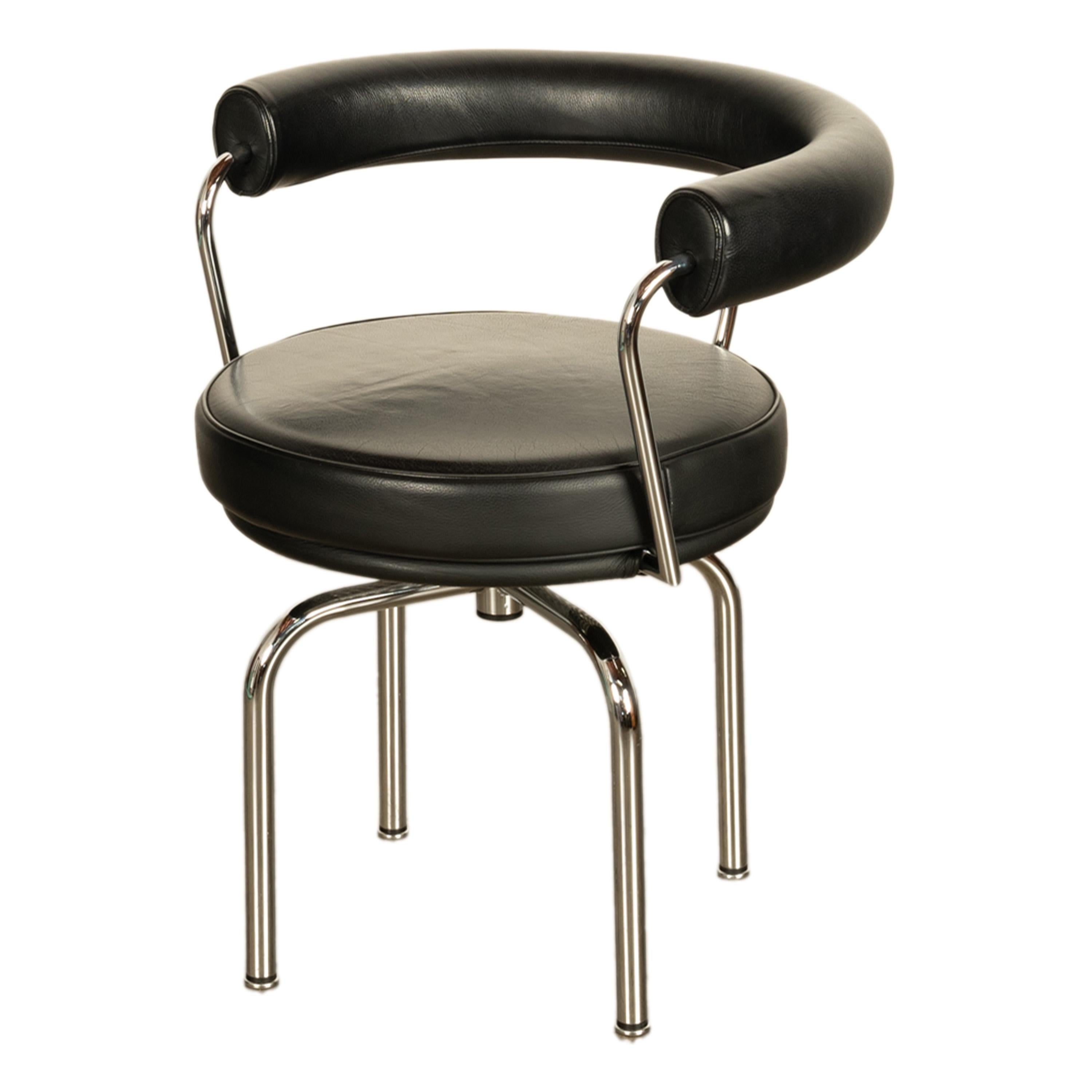 Le Corbusier Charlotte Perriand LC 7 Black Leather Swivel Chair by Cassina 1980s 5