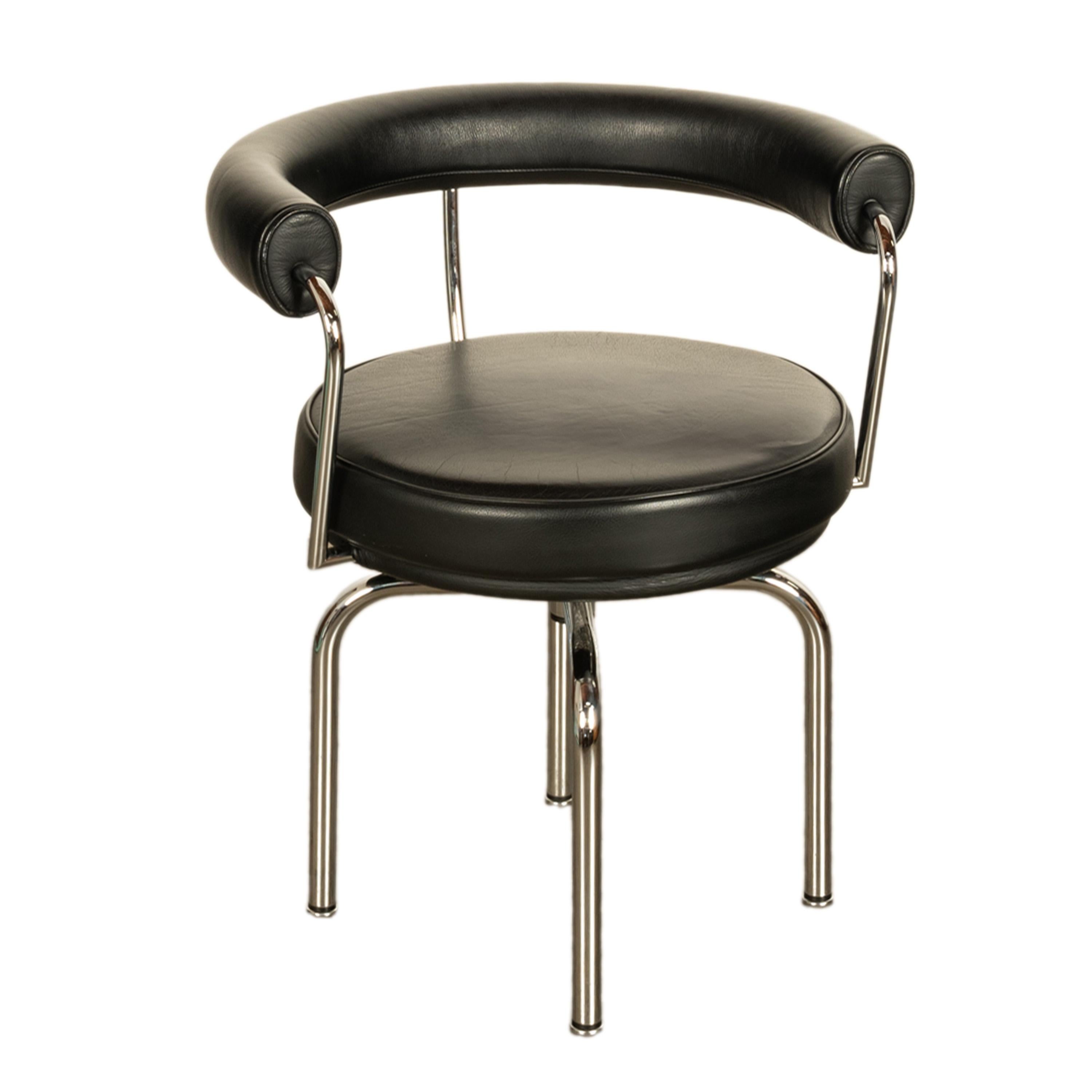 Le Corbusier Charlotte Perriand LC 7 Black Leather Swivel Chair by Cassina 1980s 6