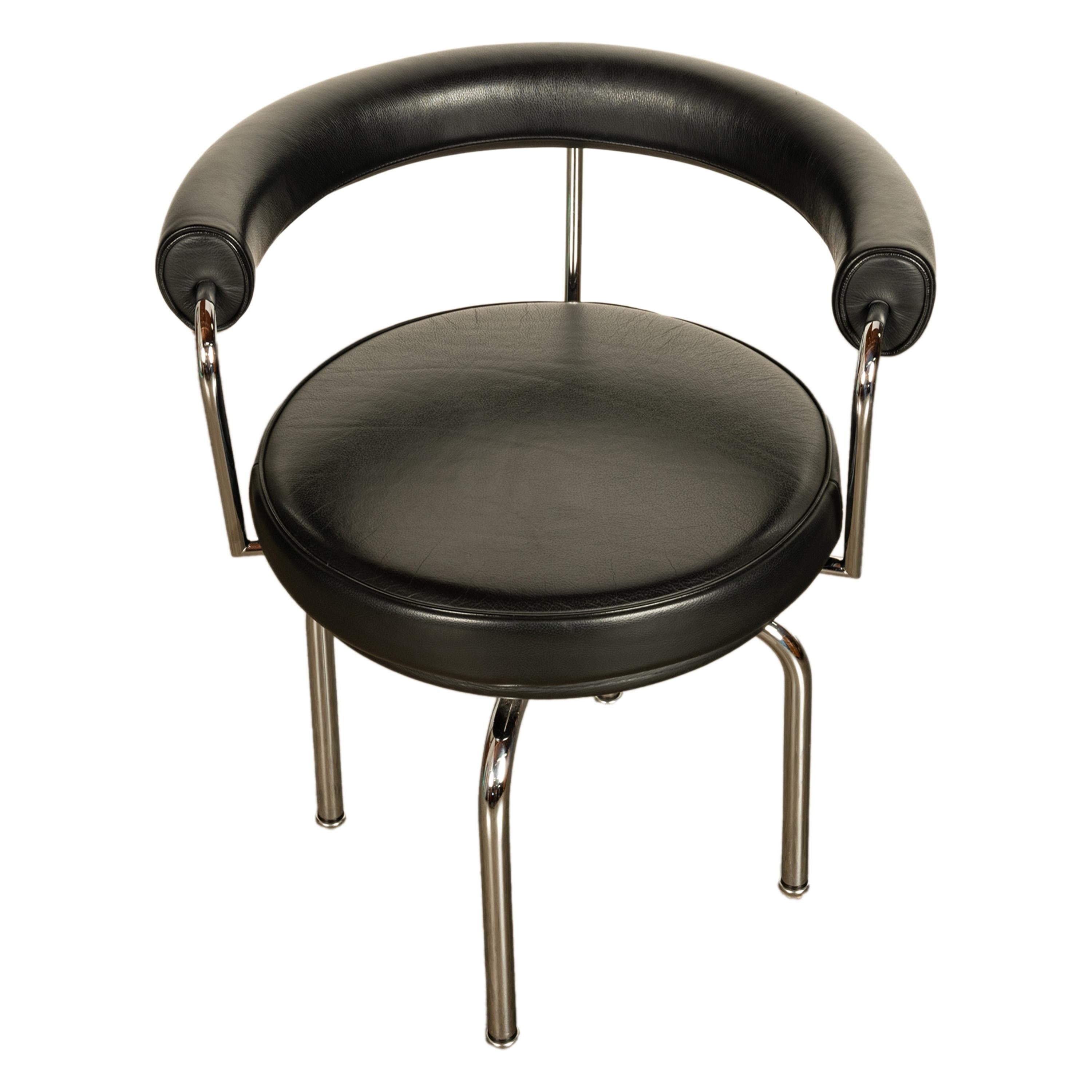 Mid-Century Modern Le Corbusier Charlotte Perriand LC 7 Black Leather Swivel Chair by Cassina 1980s