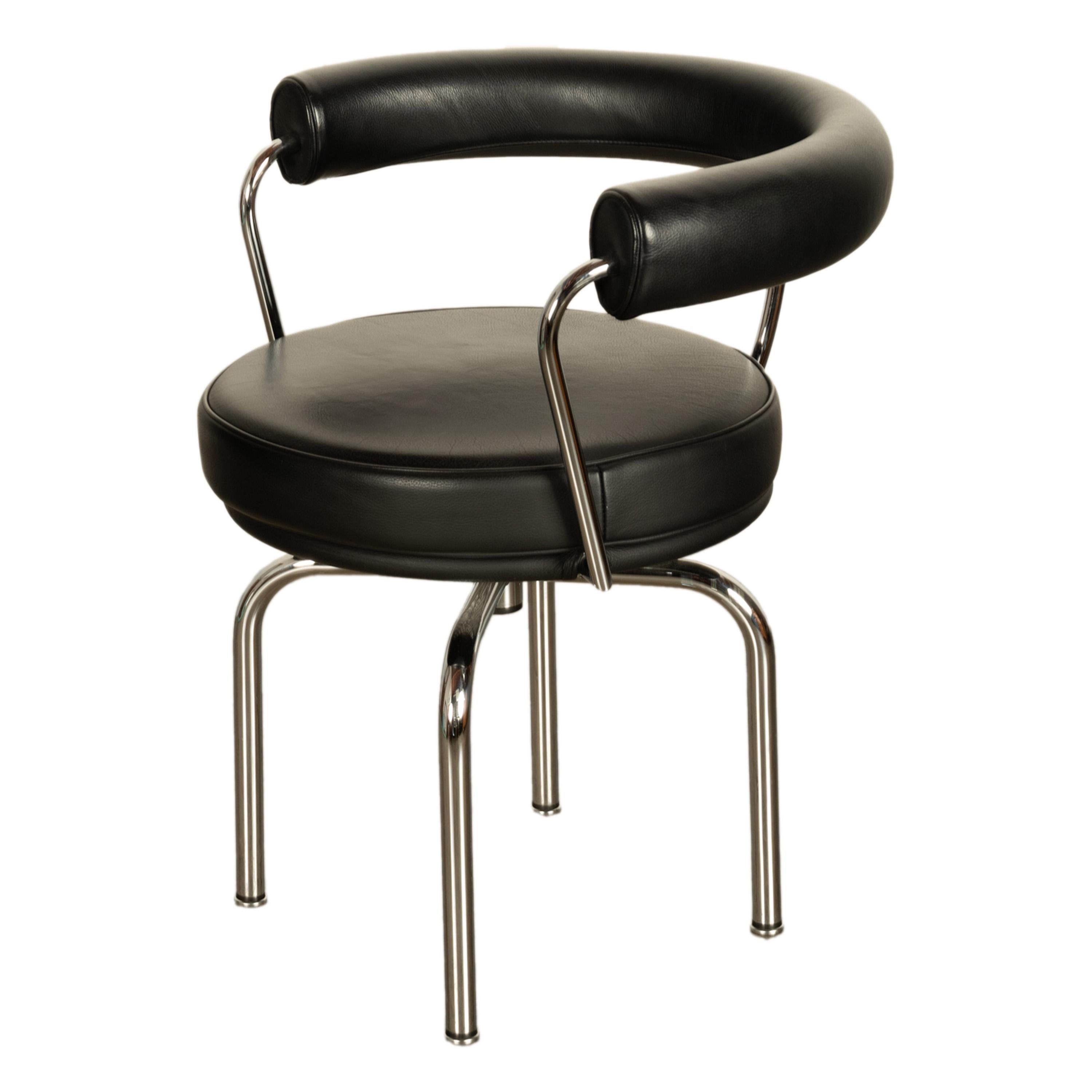 Italian Le Corbusier Charlotte Perriand LC 7 Black Leather Swivel Chair by Cassina 1980s