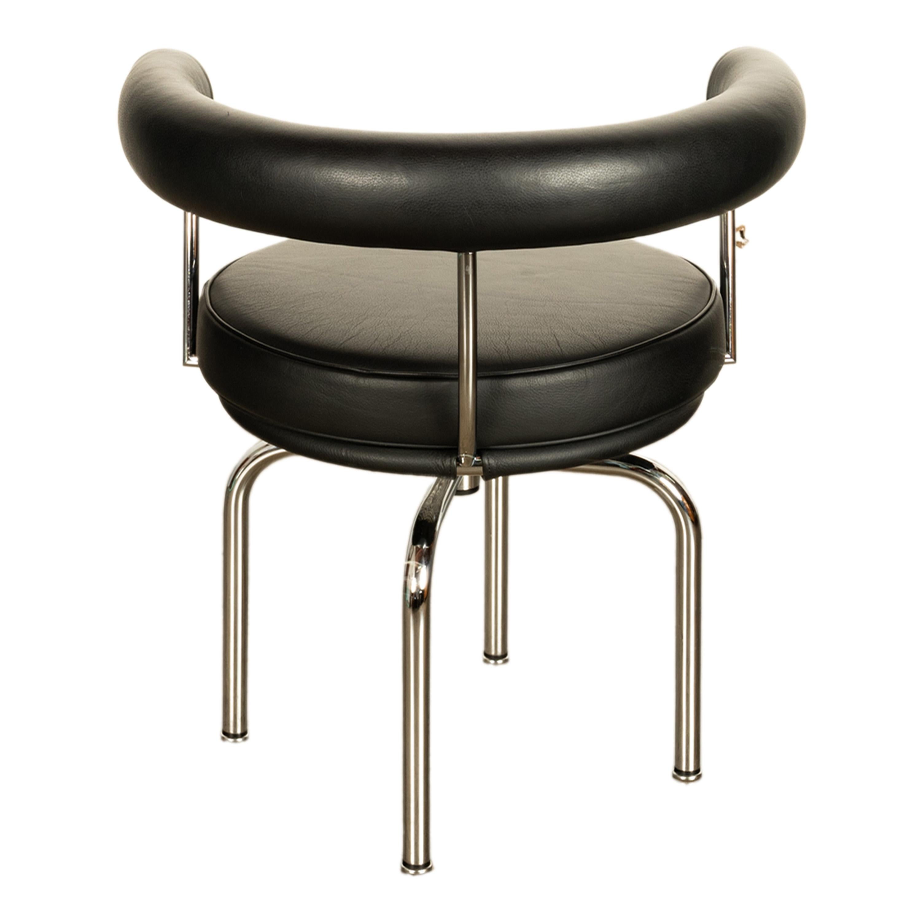 Late 20th Century Le Corbusier Charlotte Perriand LC 7 Black Leather Swivel Chair by Cassina 1980s