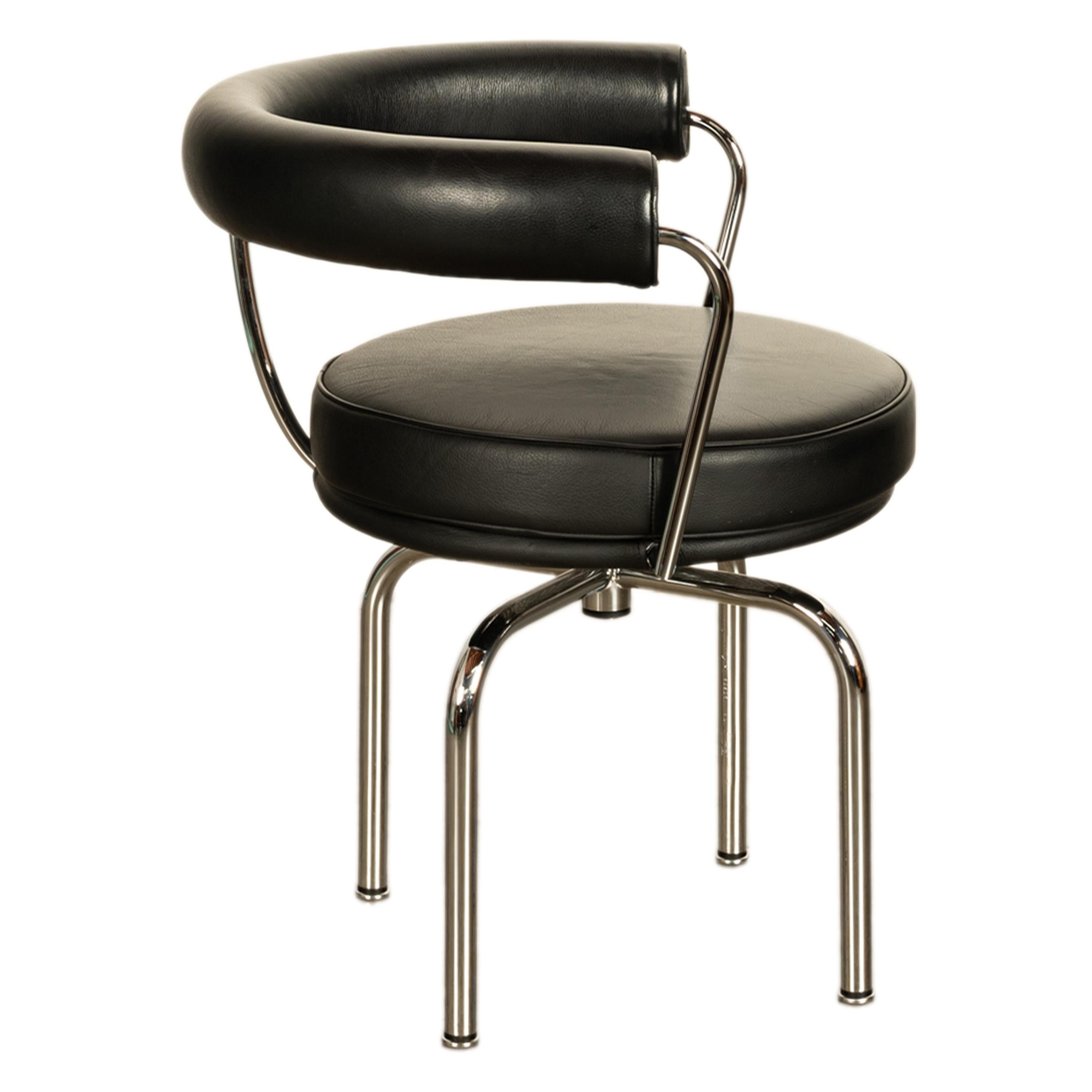 Le Corbusier Charlotte Perriand LC 7 Black Leather Swivel Chair by Cassina 1980s 1