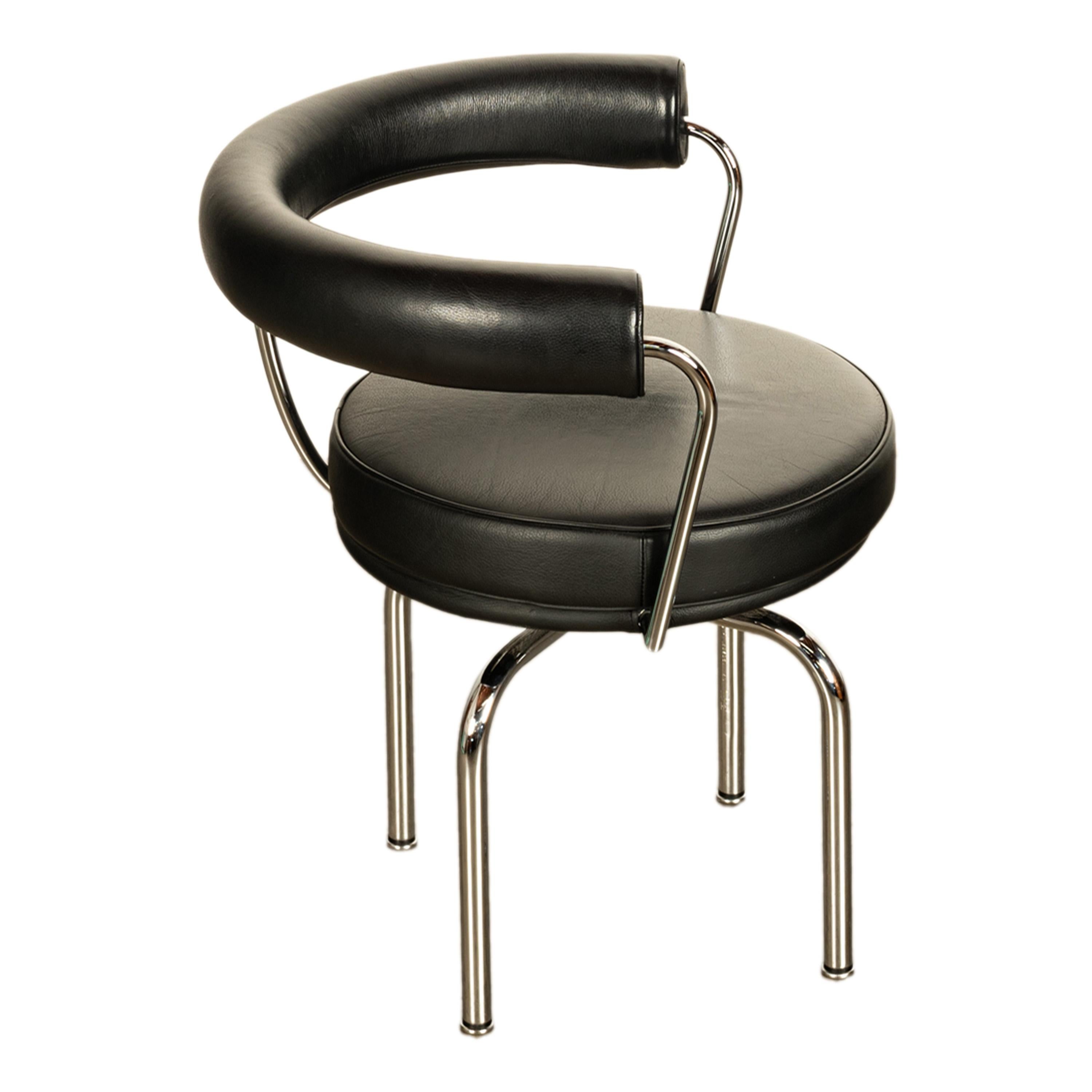 Le Corbusier Charlotte Perriand LC 7 Black Leather Swivel Chair by Cassina 1980s 2