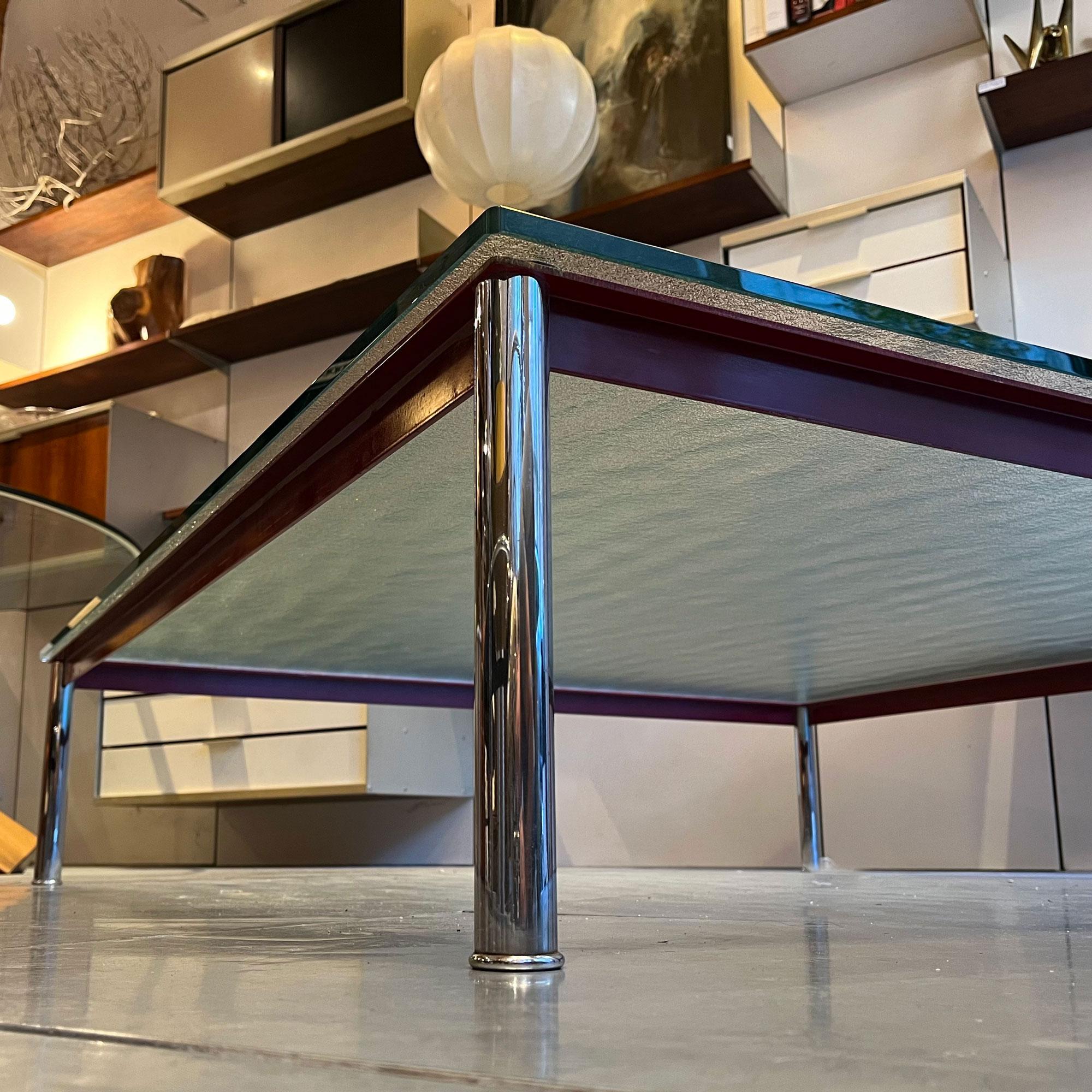 20ième siècle Le Corbusier Charlotte Perriand Pierre Jeanneret table LC10 Cassina en vente