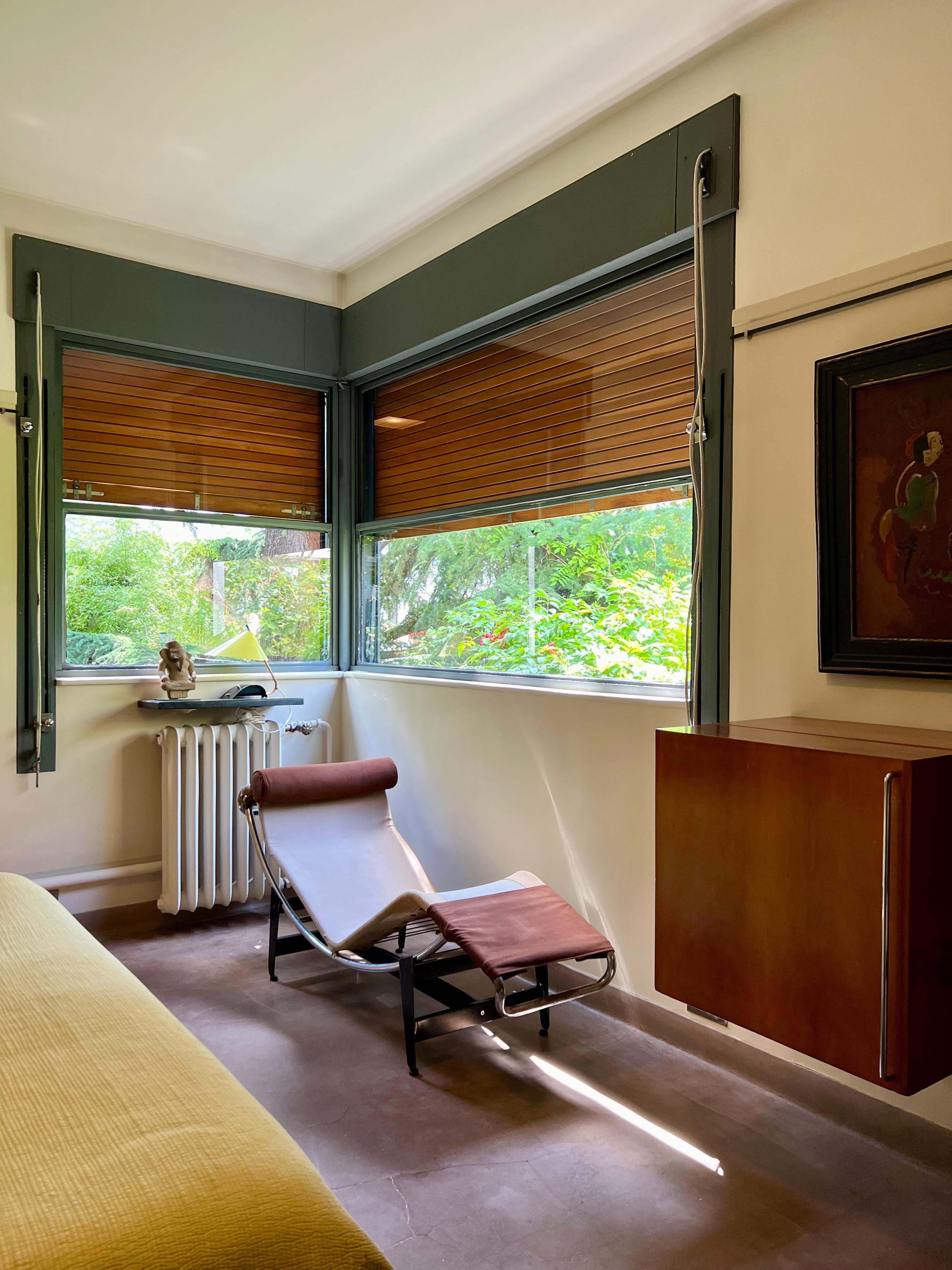 Acier Le Corbusier, Charlotte Perriiand et Pierre Jeanneret, chaise longue B306 en vente