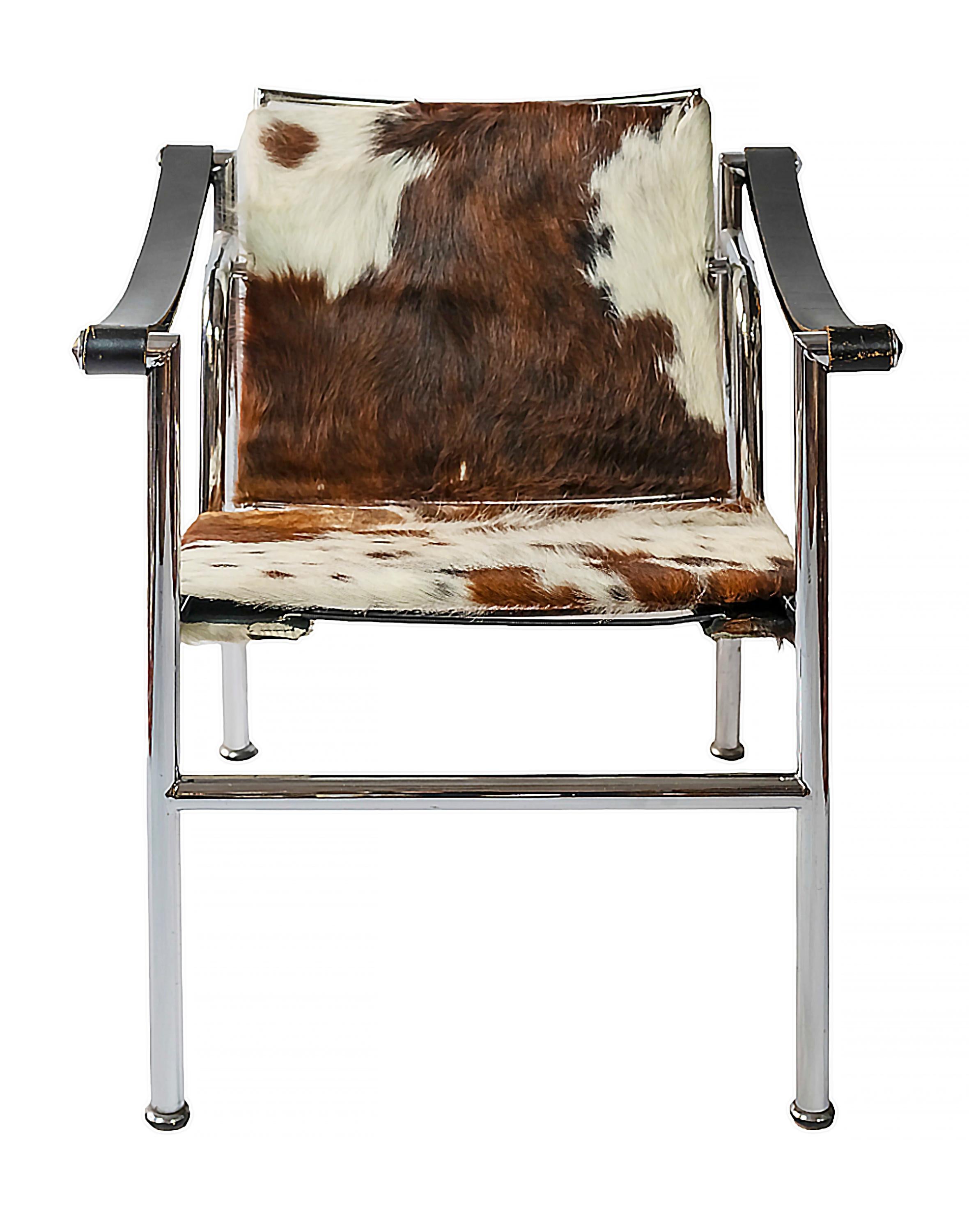 Vintage LC1 chair designed by Le Corbusier, Pierre Jeanneret, Charlotte Perrian, circa 1928.
Base in chromed tubular steel, fur upholstery. 
Marked on the frame: LC1 22580. Labeled: Cassina.
Good vintage condition.

 

 