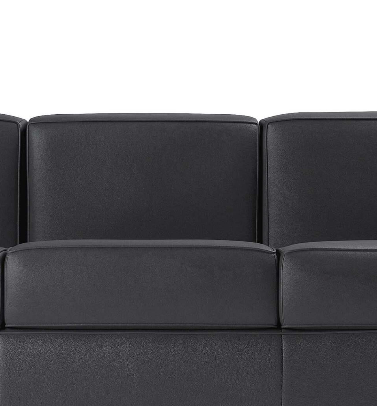 Le Corbusier Fauteuil Grand Confort, Petit Modèle, Trois Places, Sofá Duradero Poliéster en venta