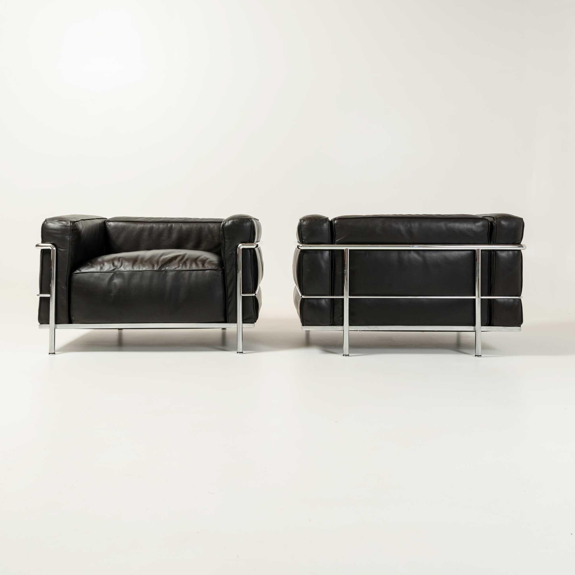 Le Corbusier for Cassina LC3 Lounge Chairs in Black and Chrome Frame Early 1980s 2
