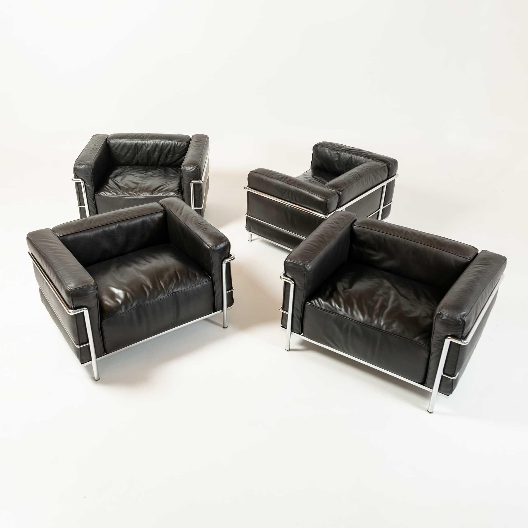 Le Corbusier for Cassina LC3 Lounge Chairs in Black and Chrome Frame Early 1980s 3