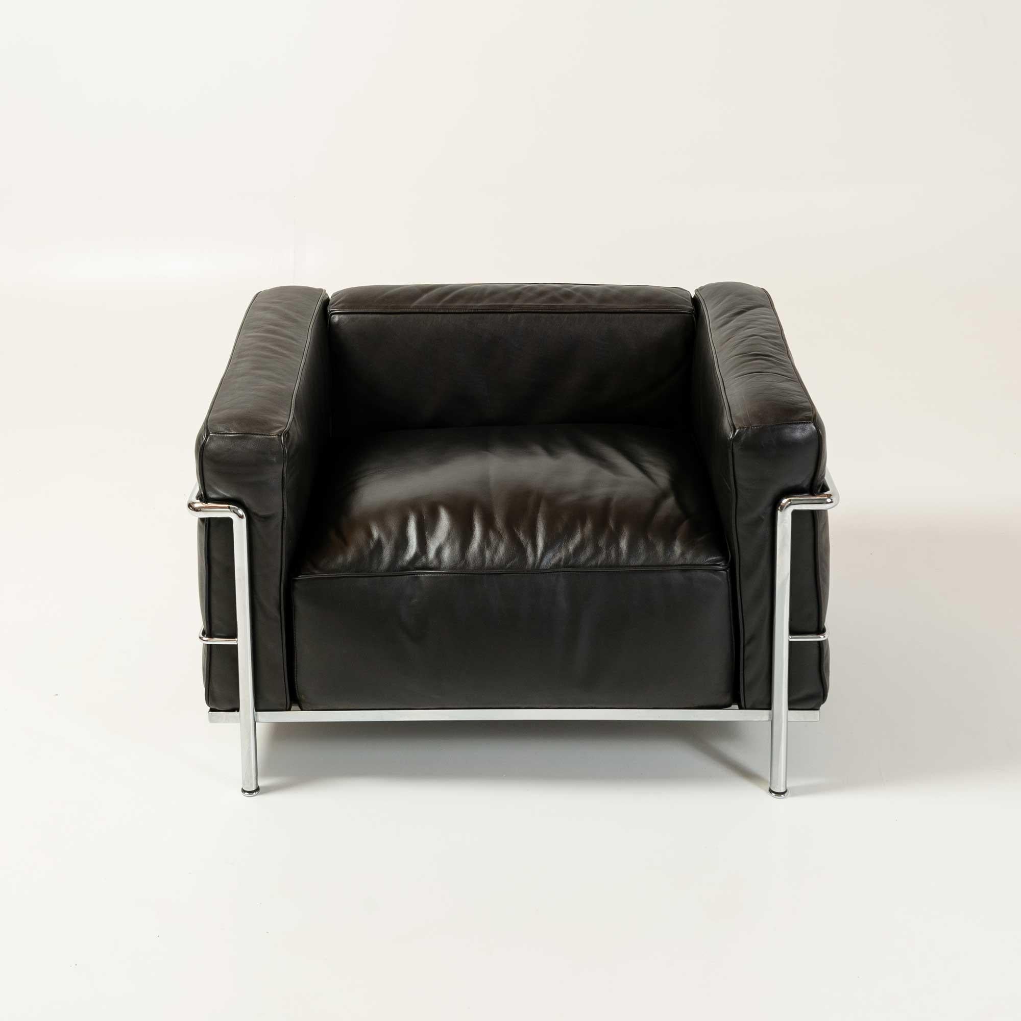 Bauhaus Le Corbusier for Cassina LC3 Lounge Chairs in Black and Chrome Frame Early 1980s