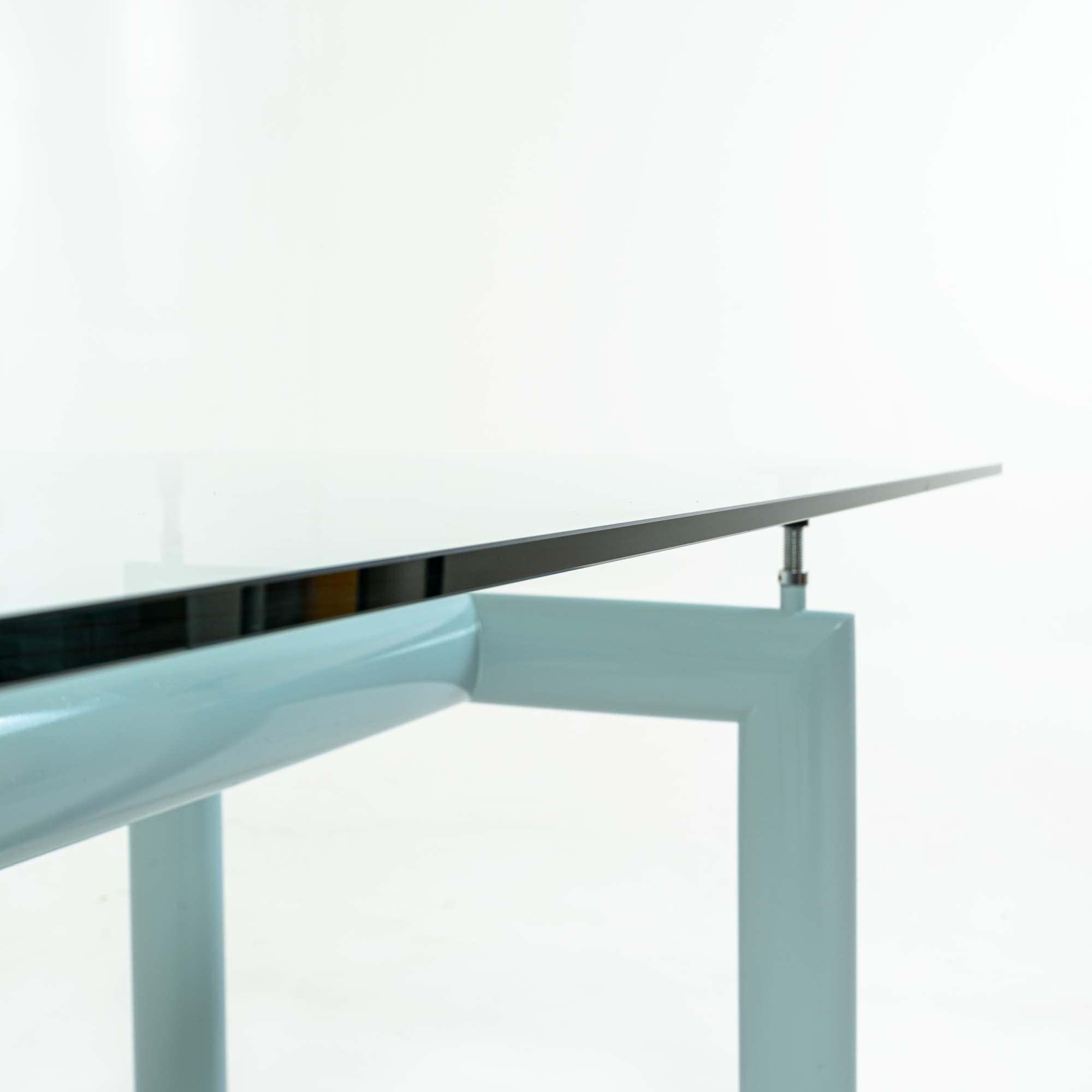 Table LC6 bleu clair et plateau en verre Le Corbusier pour Cassina Bon état à Seattle, WA