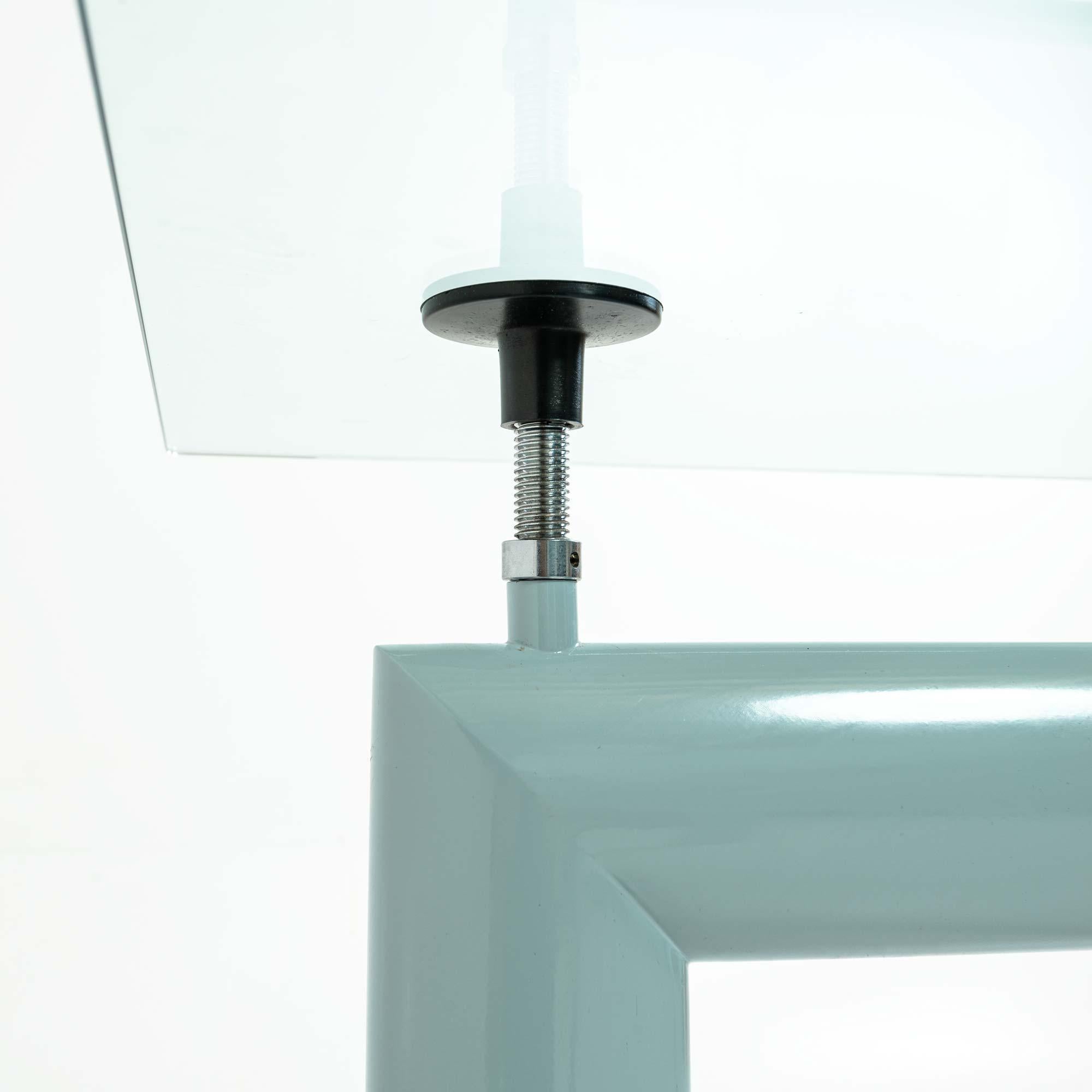 XXIe siècle et contemporain Table LC6 bleu clair et plateau en verre Le Corbusier pour Cassina