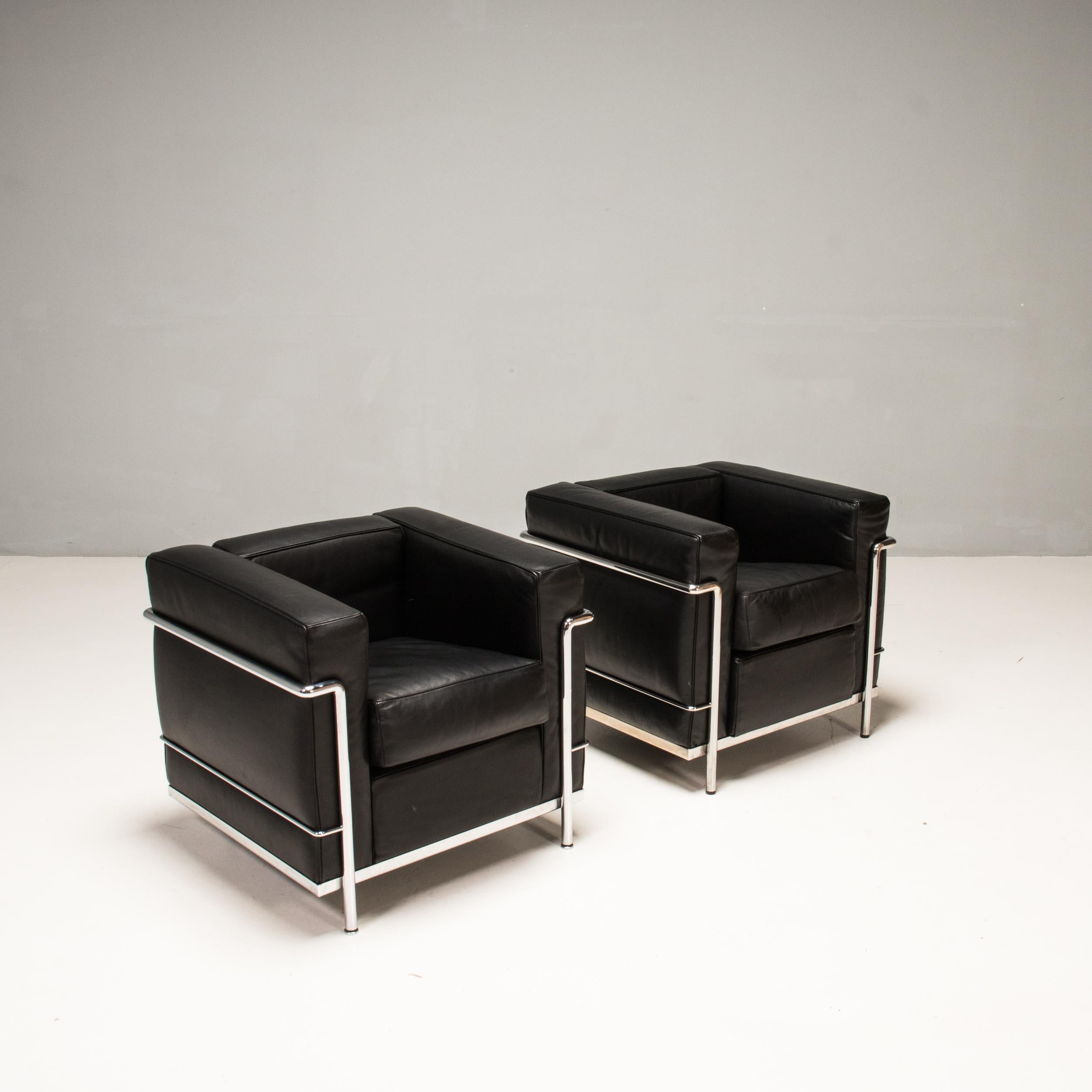 Le Corbusier for Cassina LC2 Black Leather Armchairs, Set of 2 In Good Condition In London, GB