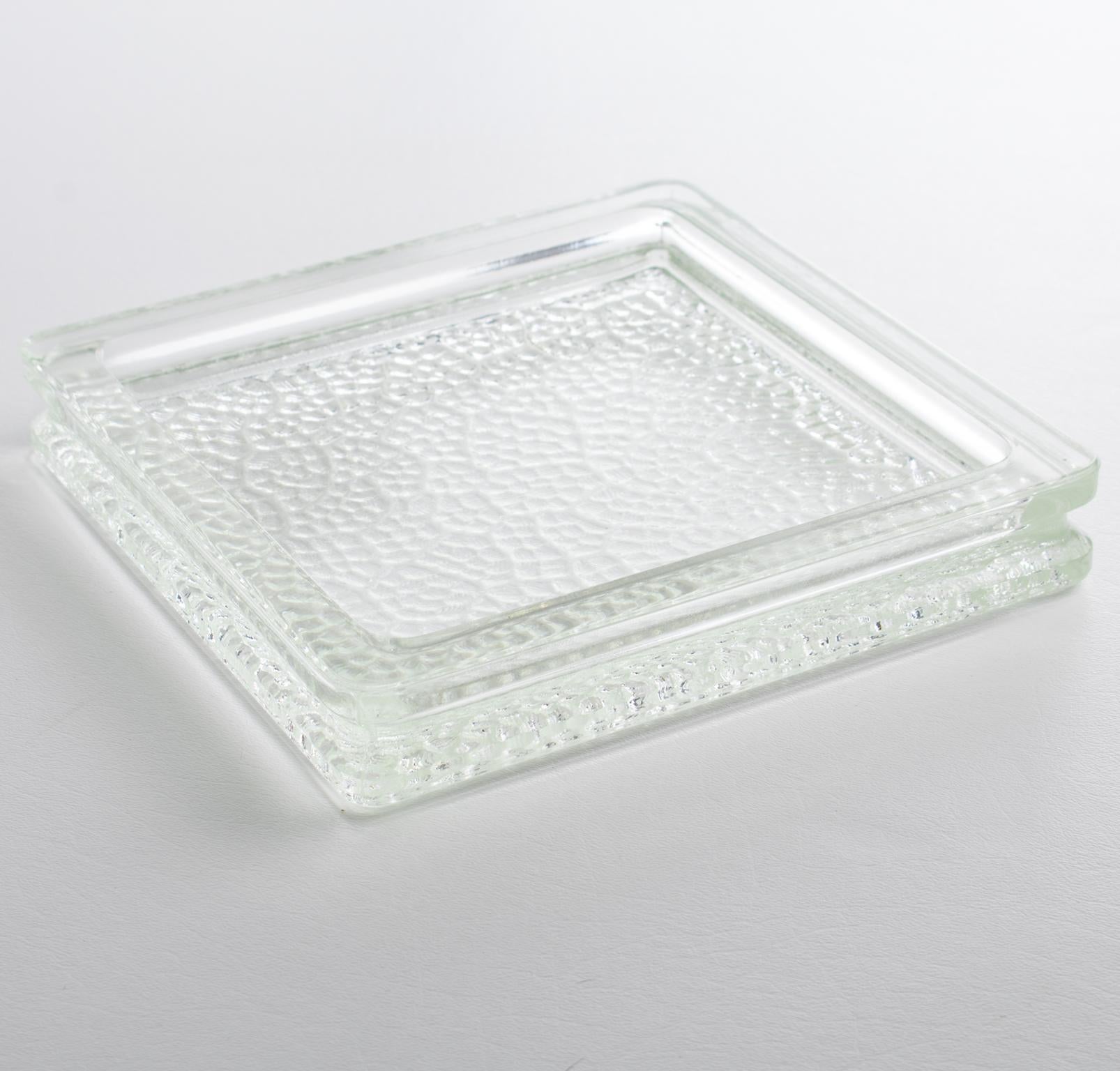 Accessoire de bureau en verre moulé épais des années 1950, rangement de bureau, vide poche ou cendrier à cigares fabriqué par Lumax, France. Le dessin original de Le Corbusier, sous le nom de 
