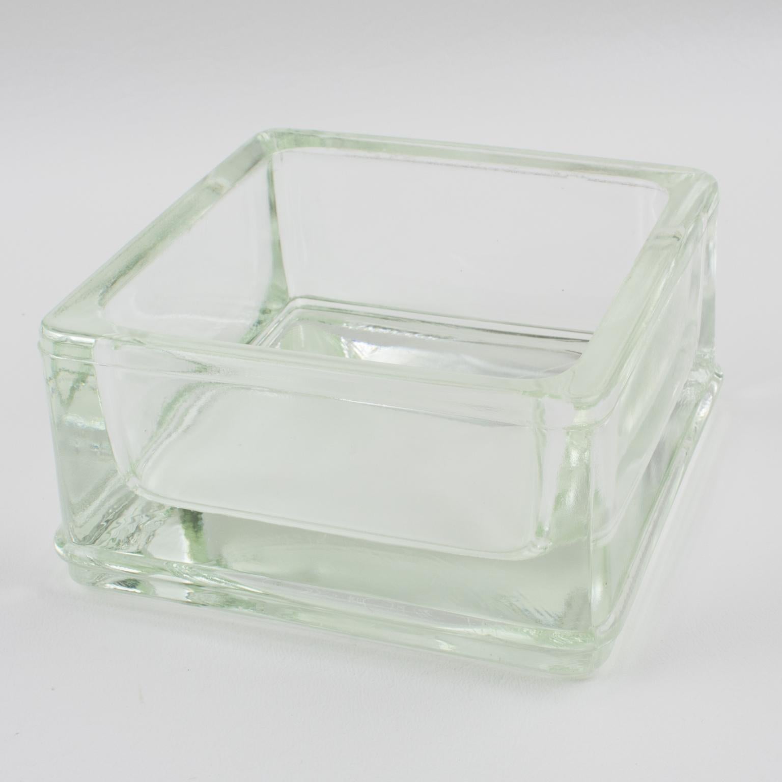 Milieu du XXe siècle Le Corbusier pour Lumax Accessoire de bureau en verre moulé Cendrier-tablette en vente
