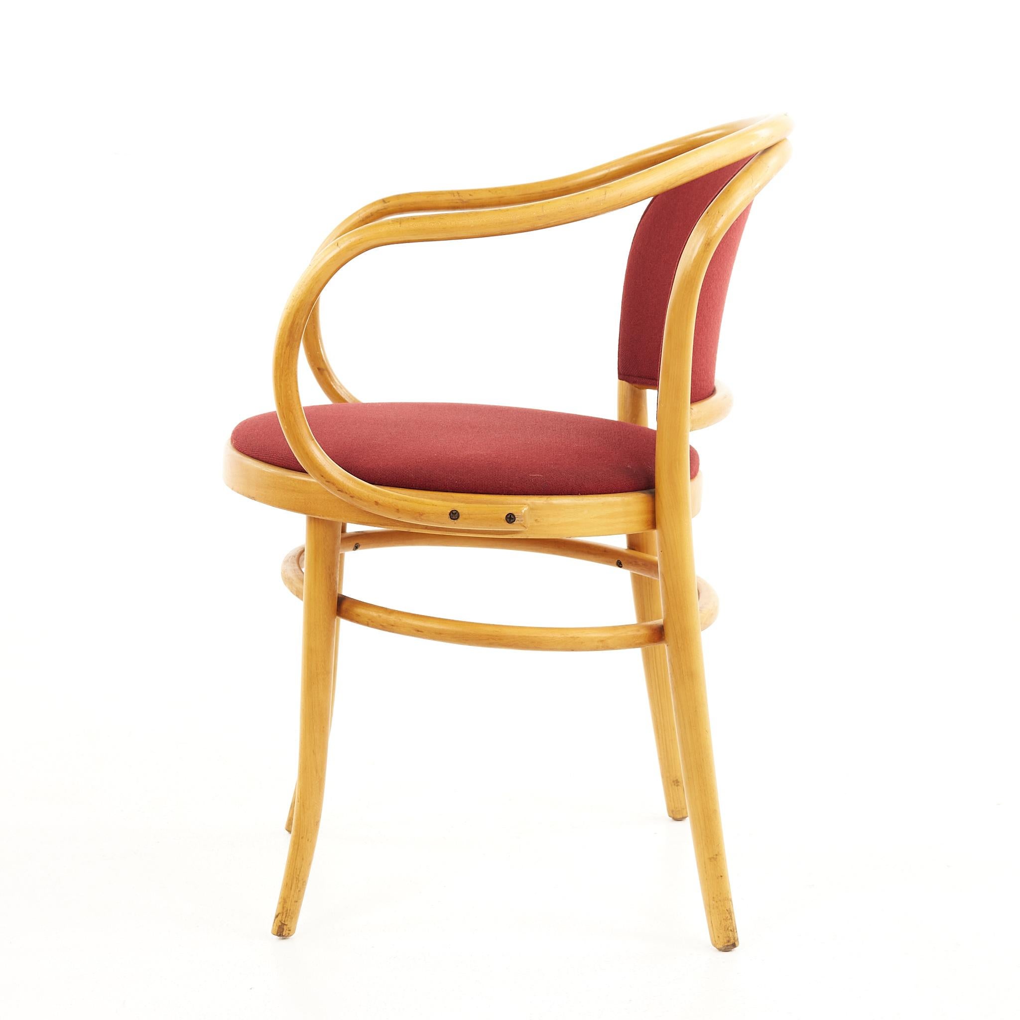 Chaises de salle à manger en bois cintré du milieu du siècle, ensemble de 6, Le Corbusier pour Thonet en vente 4