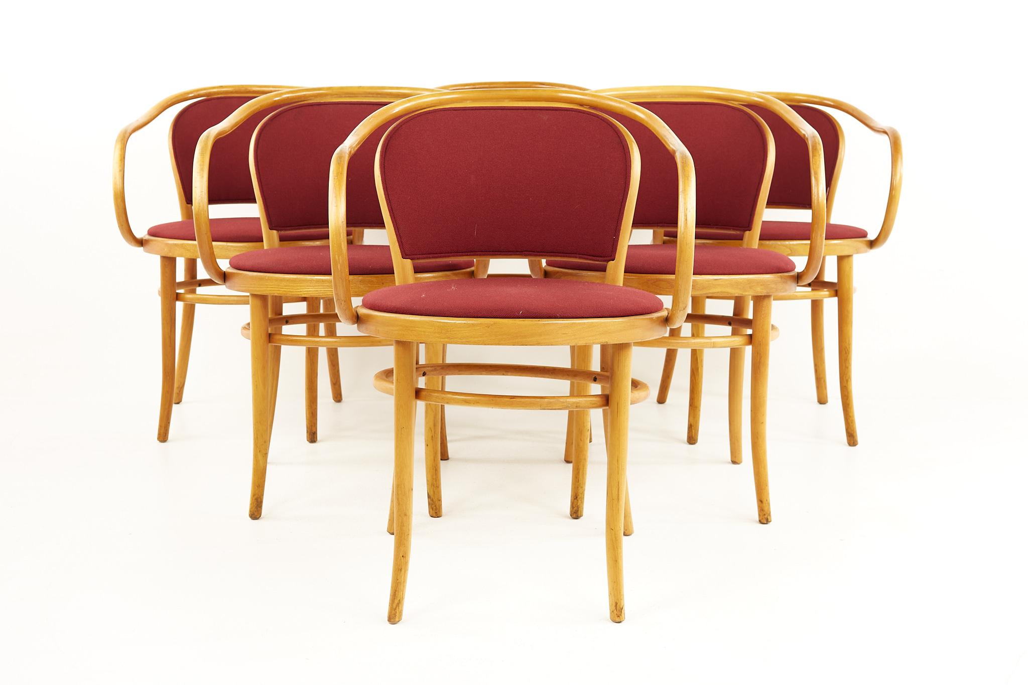 Le Corbusier for Thonet mid century bentwood dining chairs - Set of 6

Each chair measures: 21 wide x 22 deep x 31 high, with a seat height of 19 inches and an arm height of 27.5 inches 

All pieces of furniture can be had in what we call