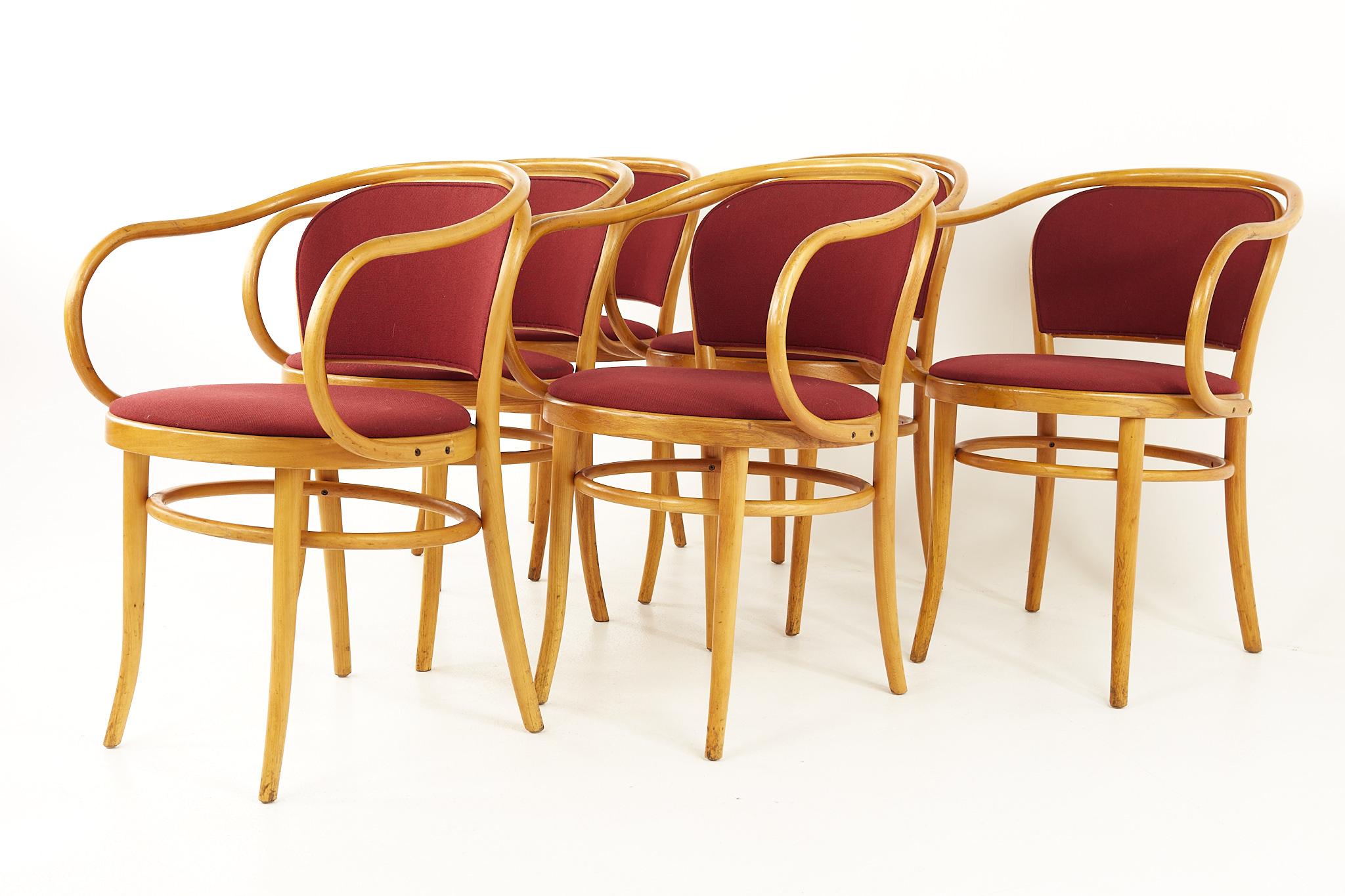 Mid-Century Modern Chaises de salle à manger en bois cintré du milieu du siècle, ensemble de 6, Le Corbusier pour Thonet en vente