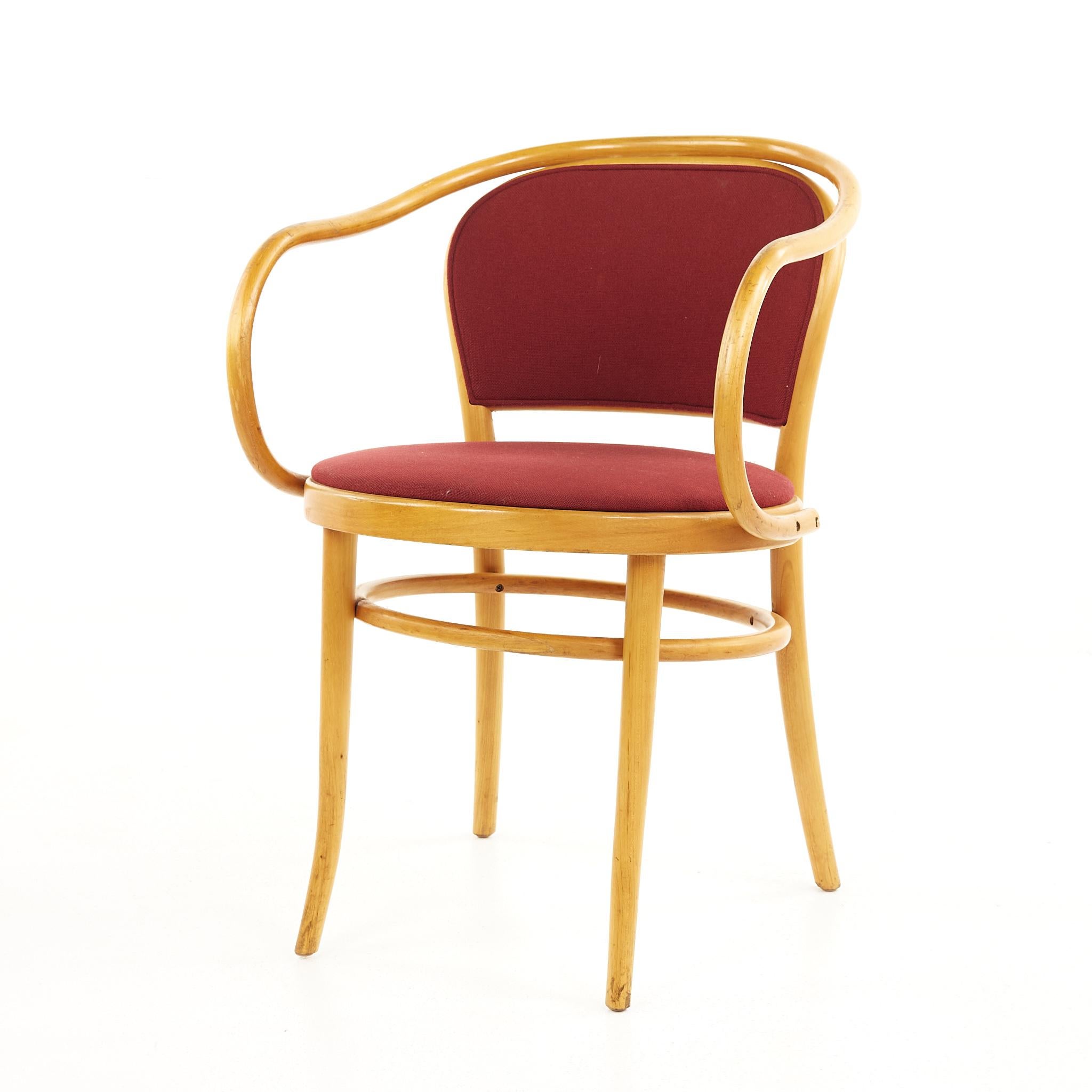 Fin du 20e siècle Chaises de salle à manger en bois cintré du milieu du siècle, ensemble de 6, Le Corbusier pour Thonet en vente