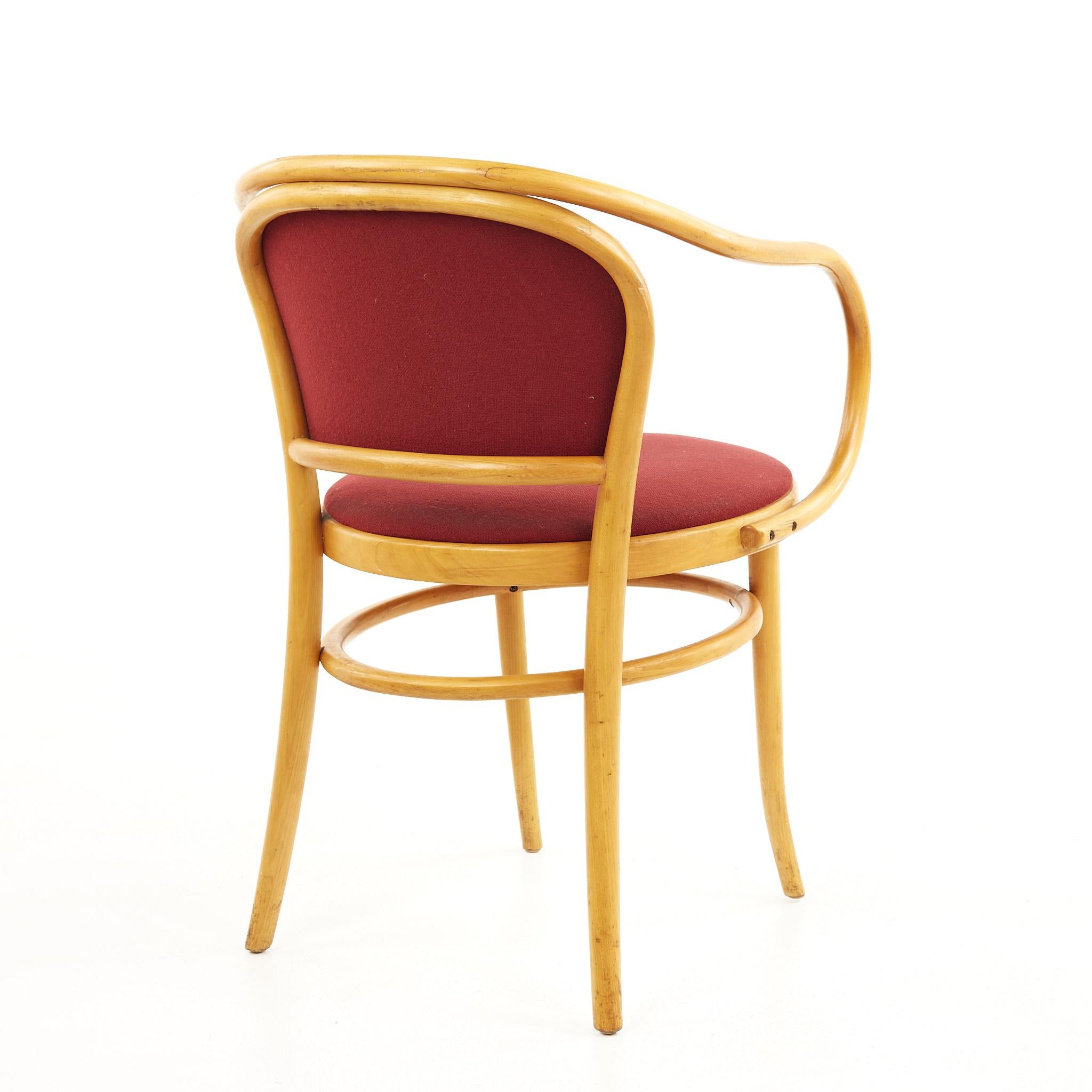 Tissu d'ameublement Chaises de salle à manger en bois cintré du milieu du siècle, ensemble de 6, Le Corbusier pour Thonet en vente