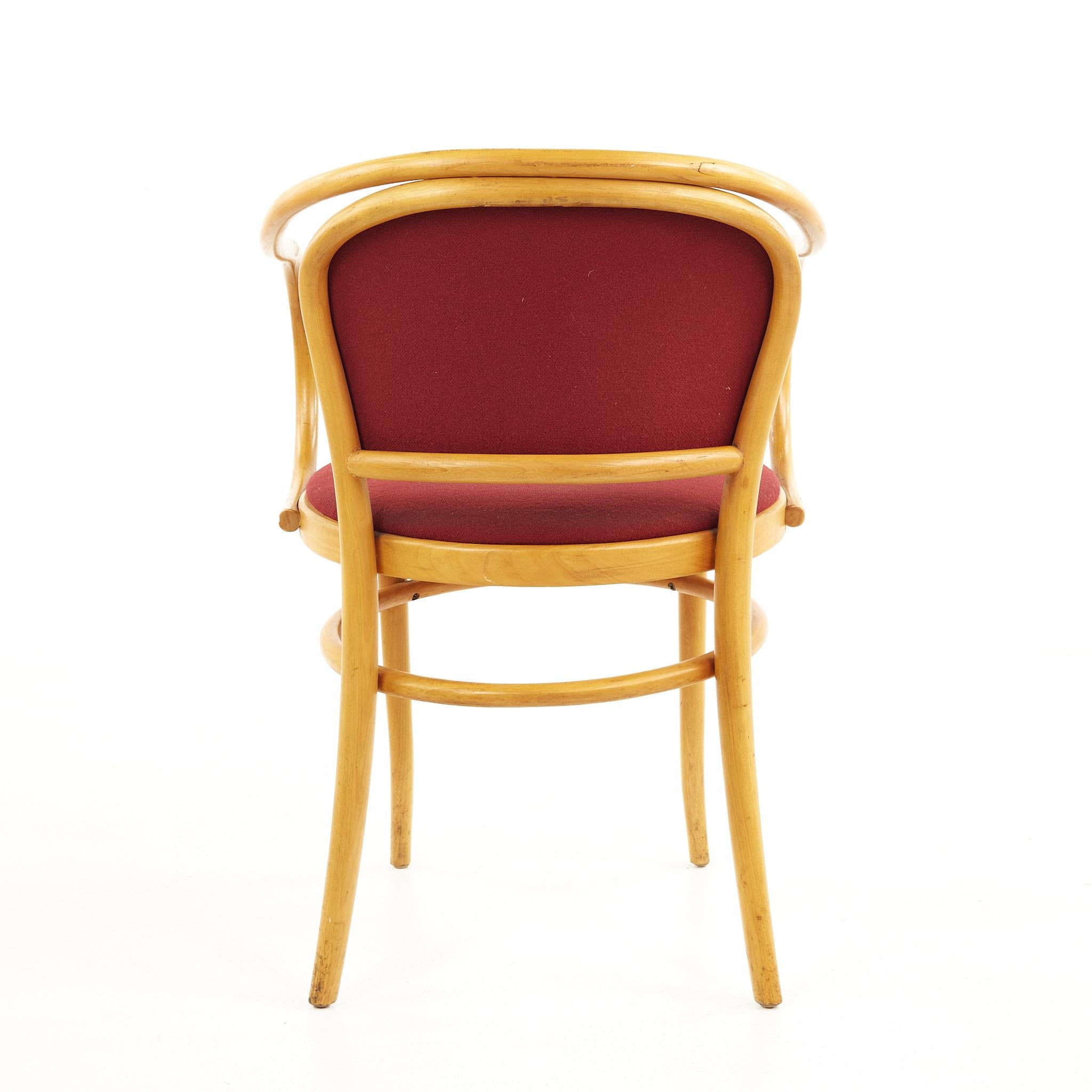 Chaises de salle à manger en bois cintré du milieu du siècle, ensemble de 6, Le Corbusier pour Thonet en vente 1