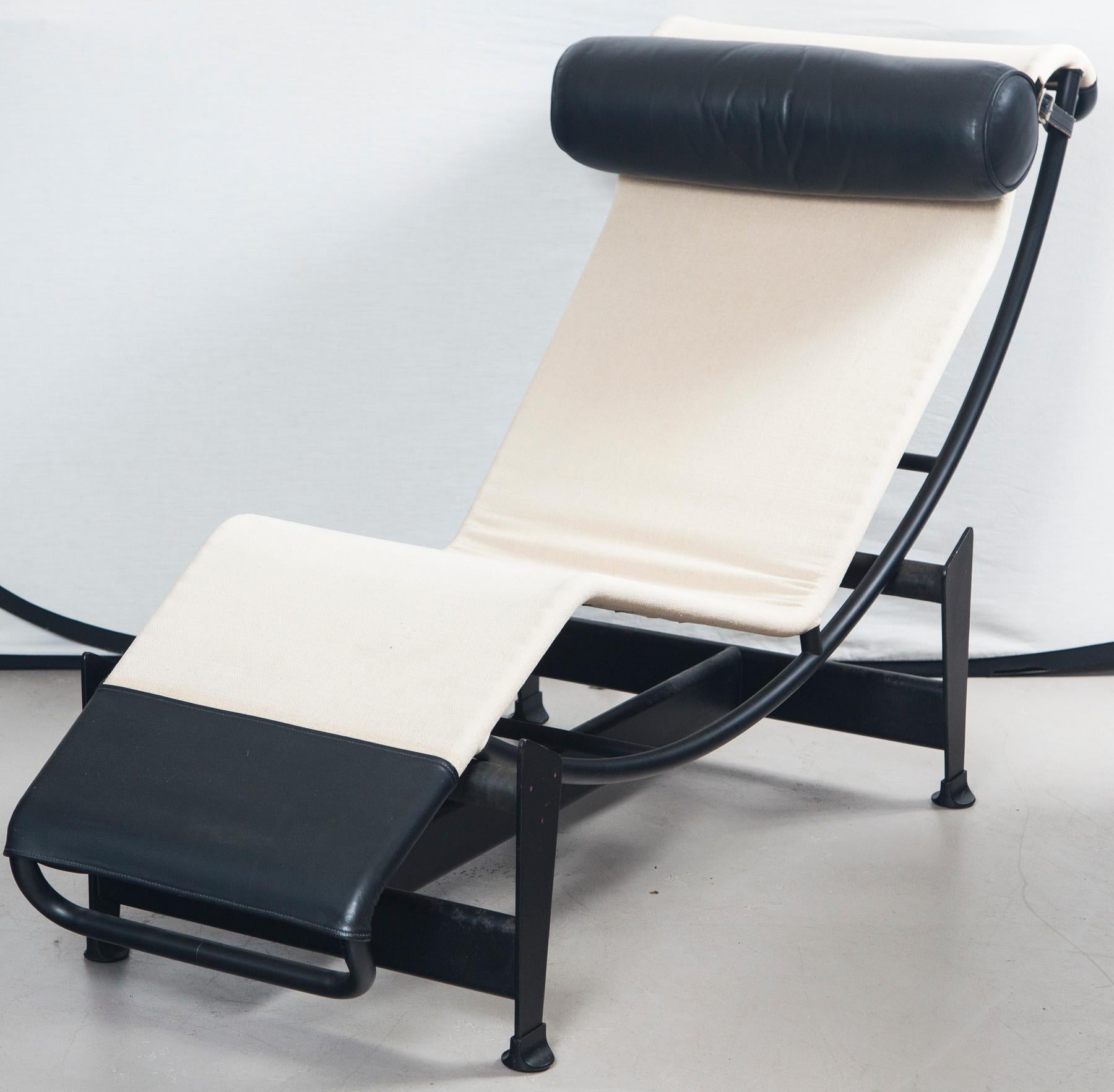 Modern Le Corbusier, Jeanneret and Charlotte Perriand LC4 Chaise Lounge