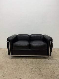 Le Corbusier, Jeanneret e Perriand: divano a due posti LC2 per Cassina
