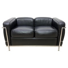 Le Corbusier, Jeanneret e Perriand: divano a due posti LC2 per Cassina