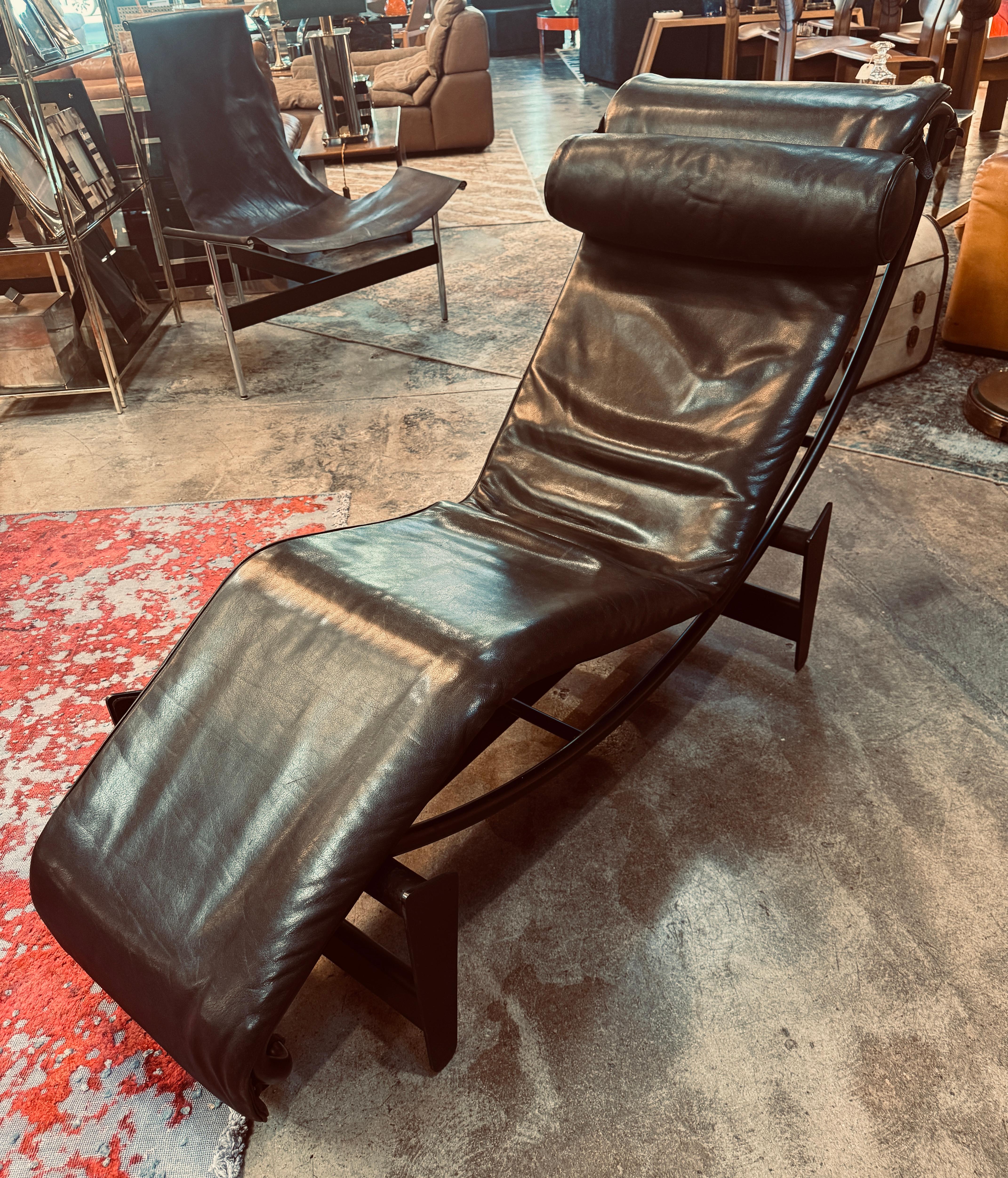 Metal Le Corbusier, Jeanneret, Charlotte Perriand LC4 Noire Chaise Lounge by Cassina