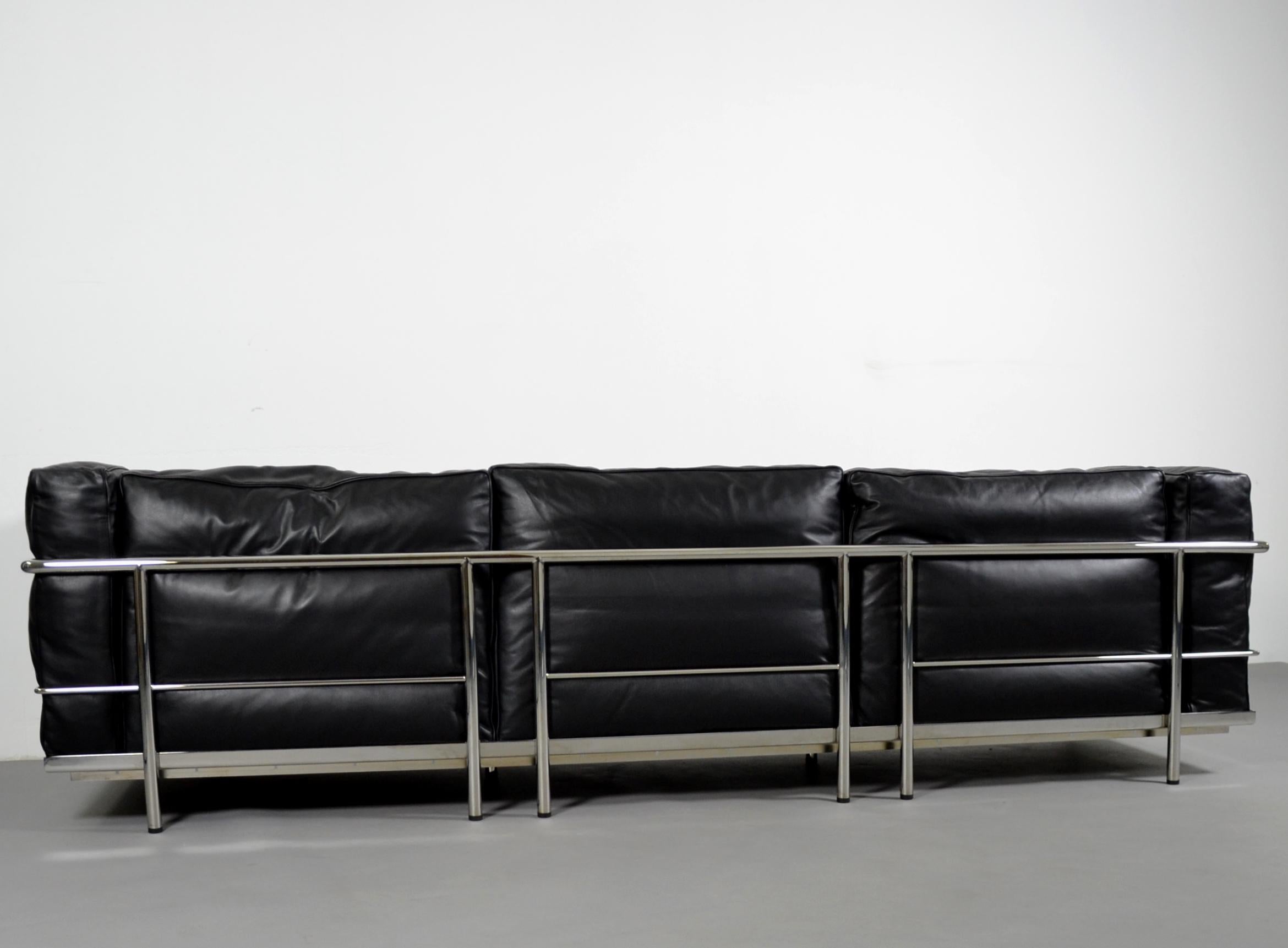 Le Corbusier, Jeanneret, Perriand LC3 Sofa Cassina Leather Down-Pillows In Good Condition In Hamburg, DE