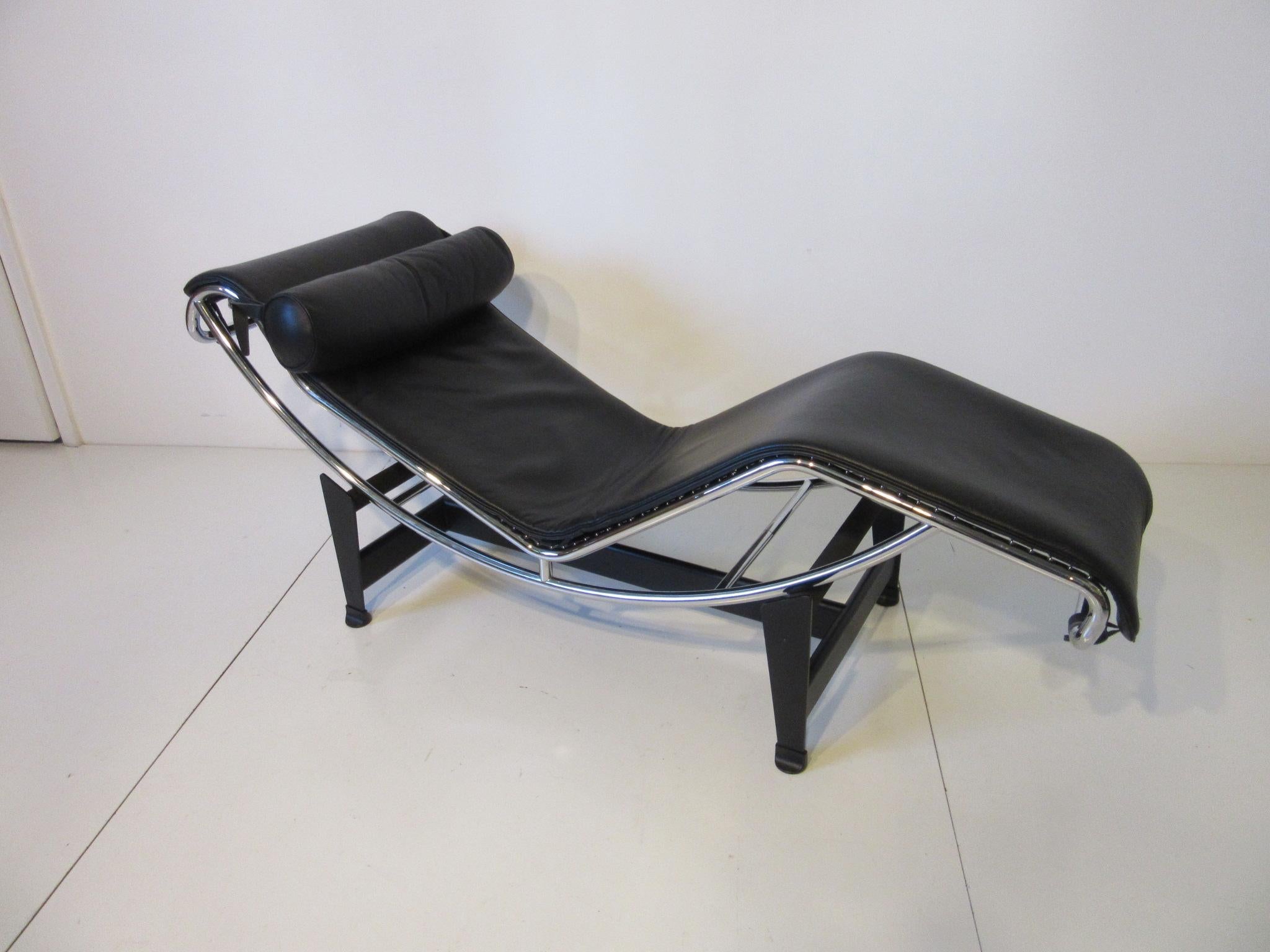 20th Century Le Corbusier LC- 4 Leather Lounger by Cassina  