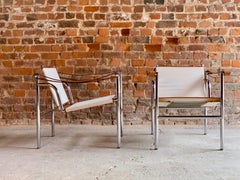 Fauteuils LC1 de Le Corbusier par Pierre Jeanneret:: et Cassina de Charlotte Perriand
