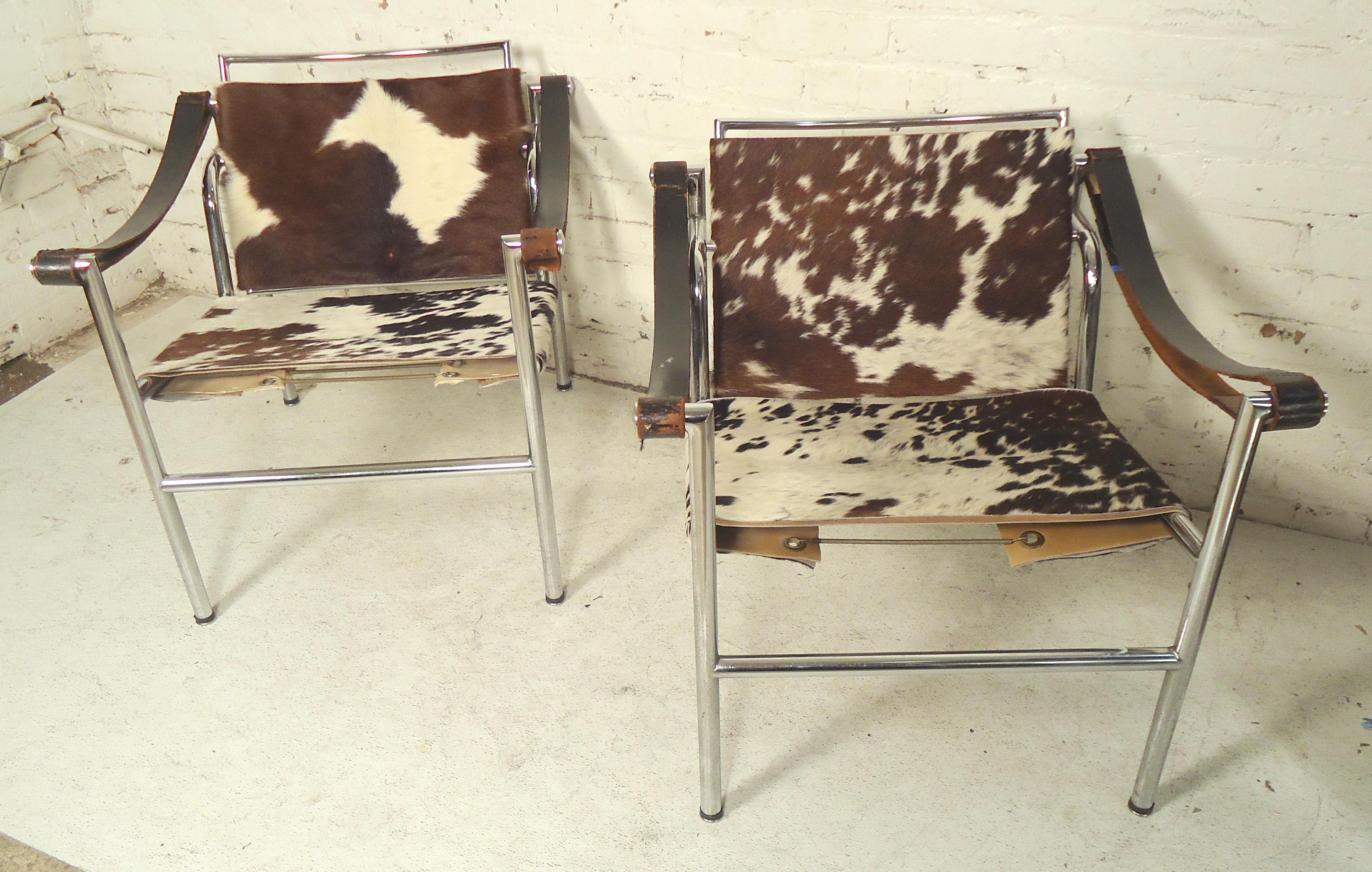 Pair of Mid-Century Modern steel chairs with tilting backrests. Great condition with attractive wear to straps.

(Please confirm item location - NY or NJ - with dealer).
    