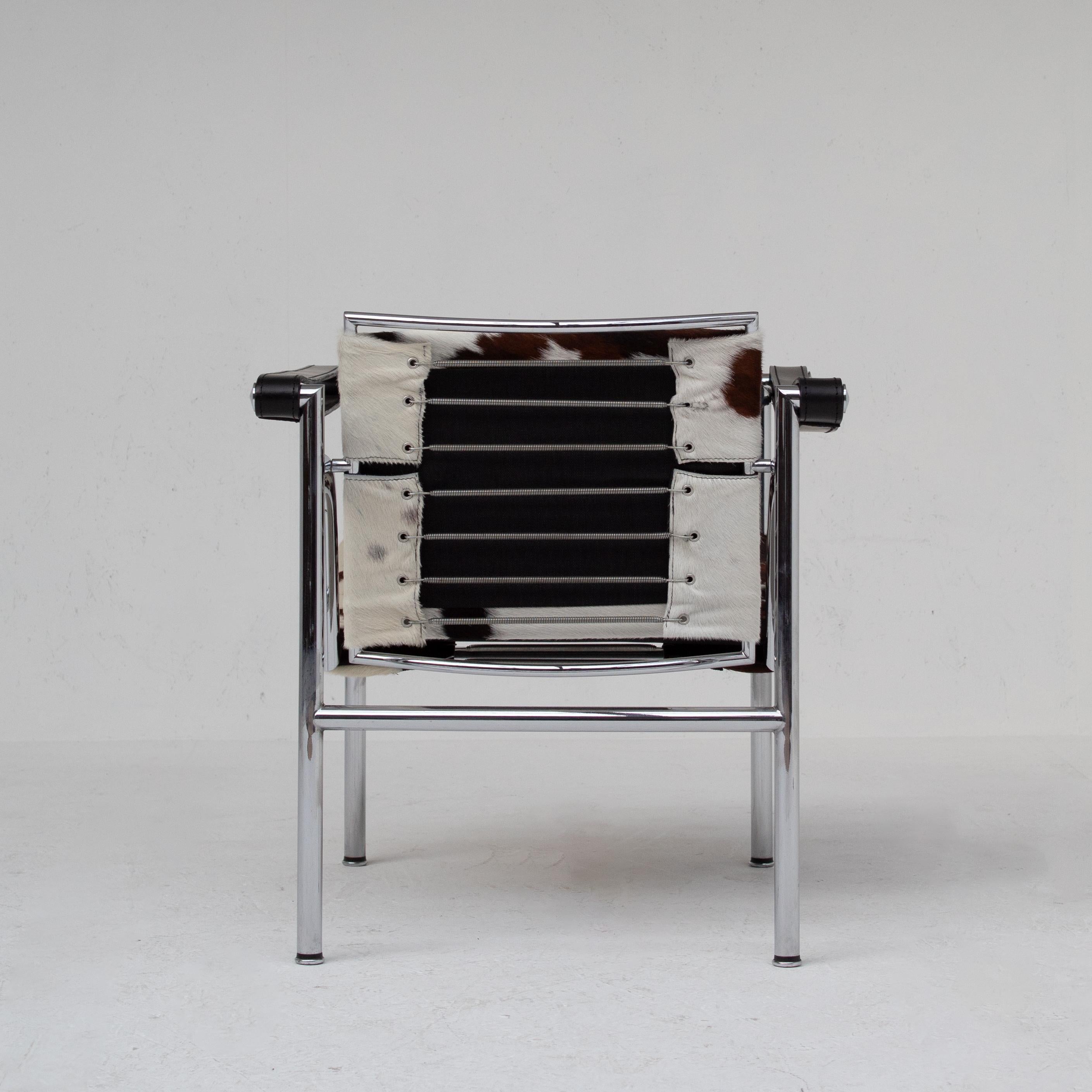 Le Corbusier LC1 Fauteuil en peau de vache par Cassina en vente 1