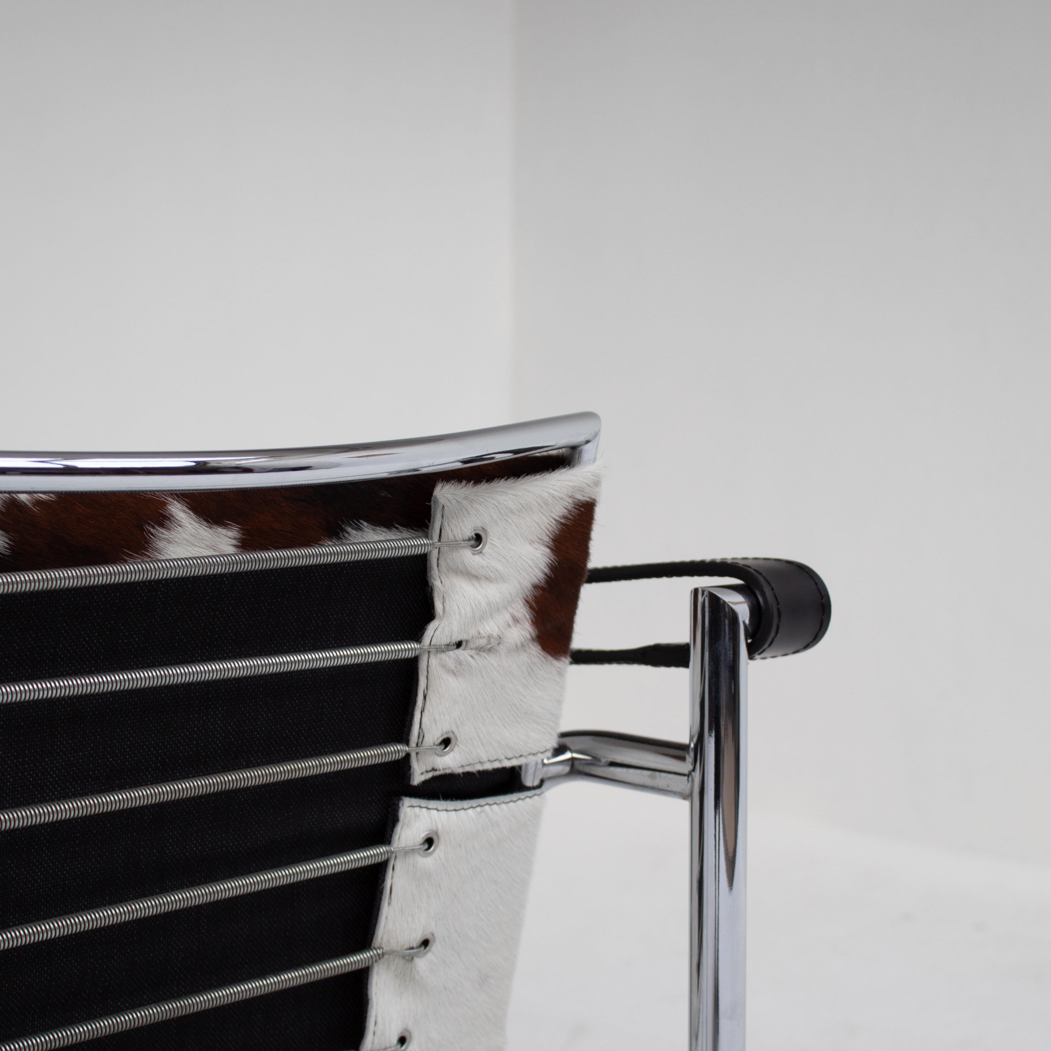 Le Corbusier LC1 Fauteuil en peau de vache par Cassina en vente 2
